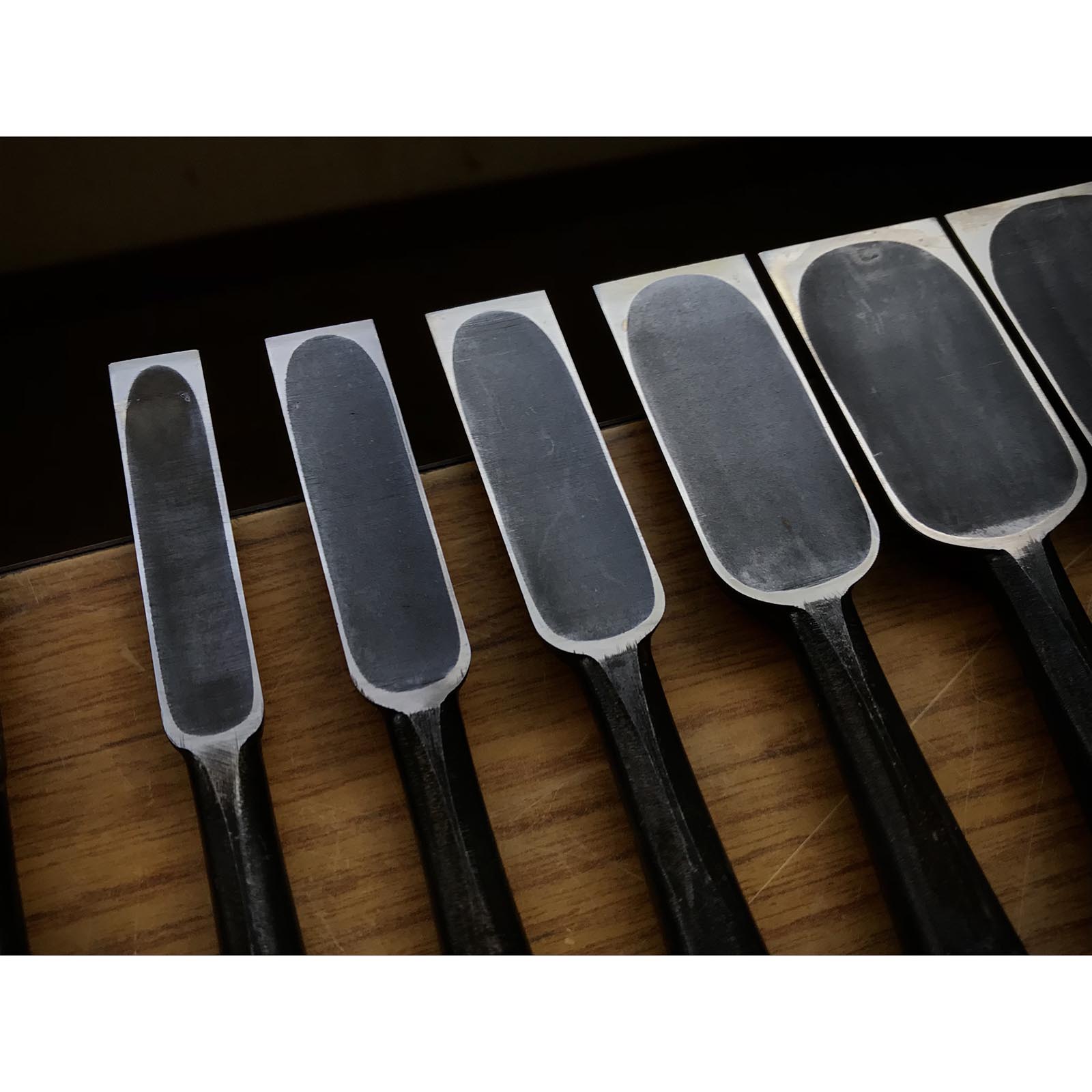 Old stock Osahiro (Nagahiro) Bench chisels set 掘出し物 長弘 追入組鑿 10本組 紫檀柄 Oirenomi