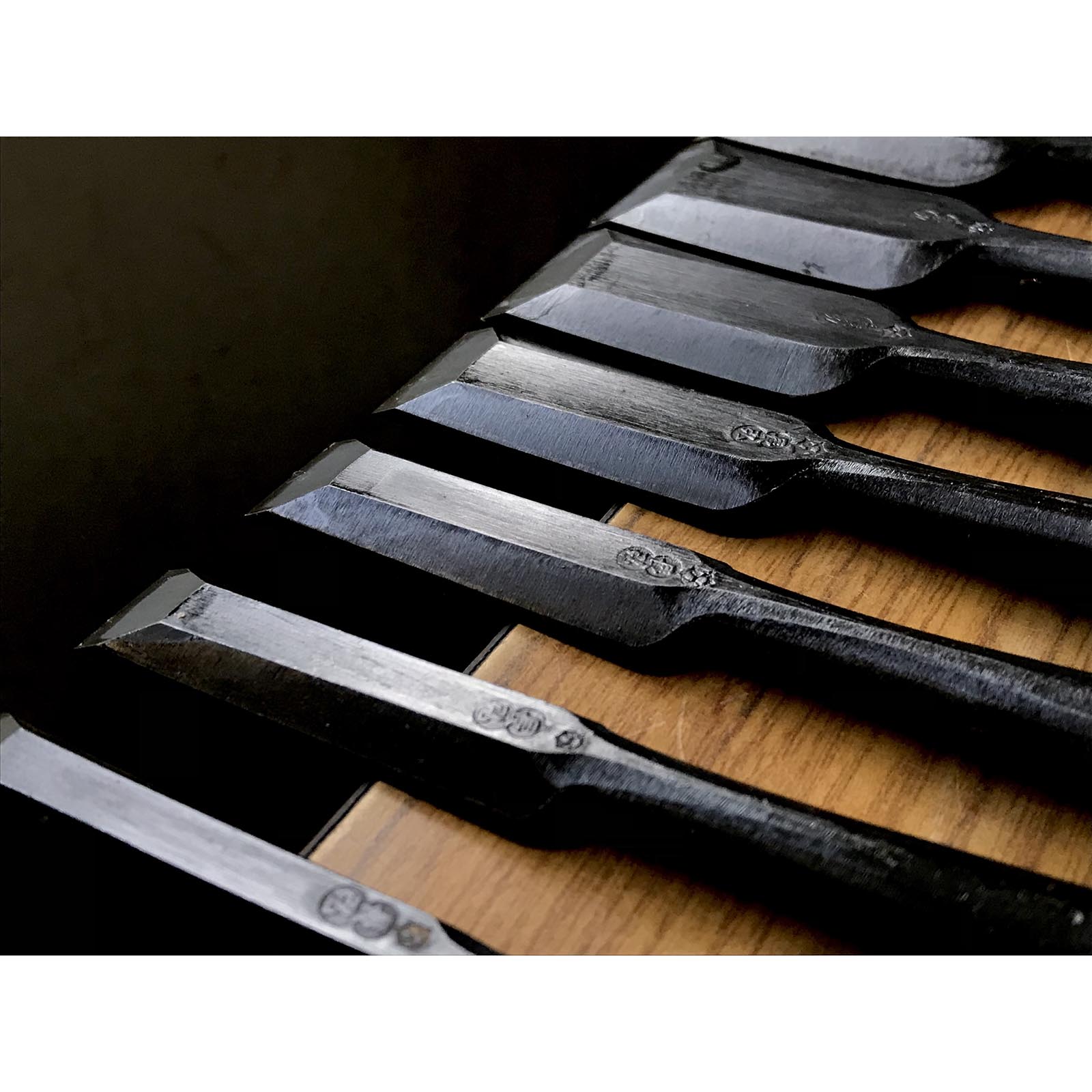 Old stock Osahiro (Nagahiro) Bench chisels set 掘出し物 長弘 追入組鑿 10本組 紫檀柄 Oirenomi