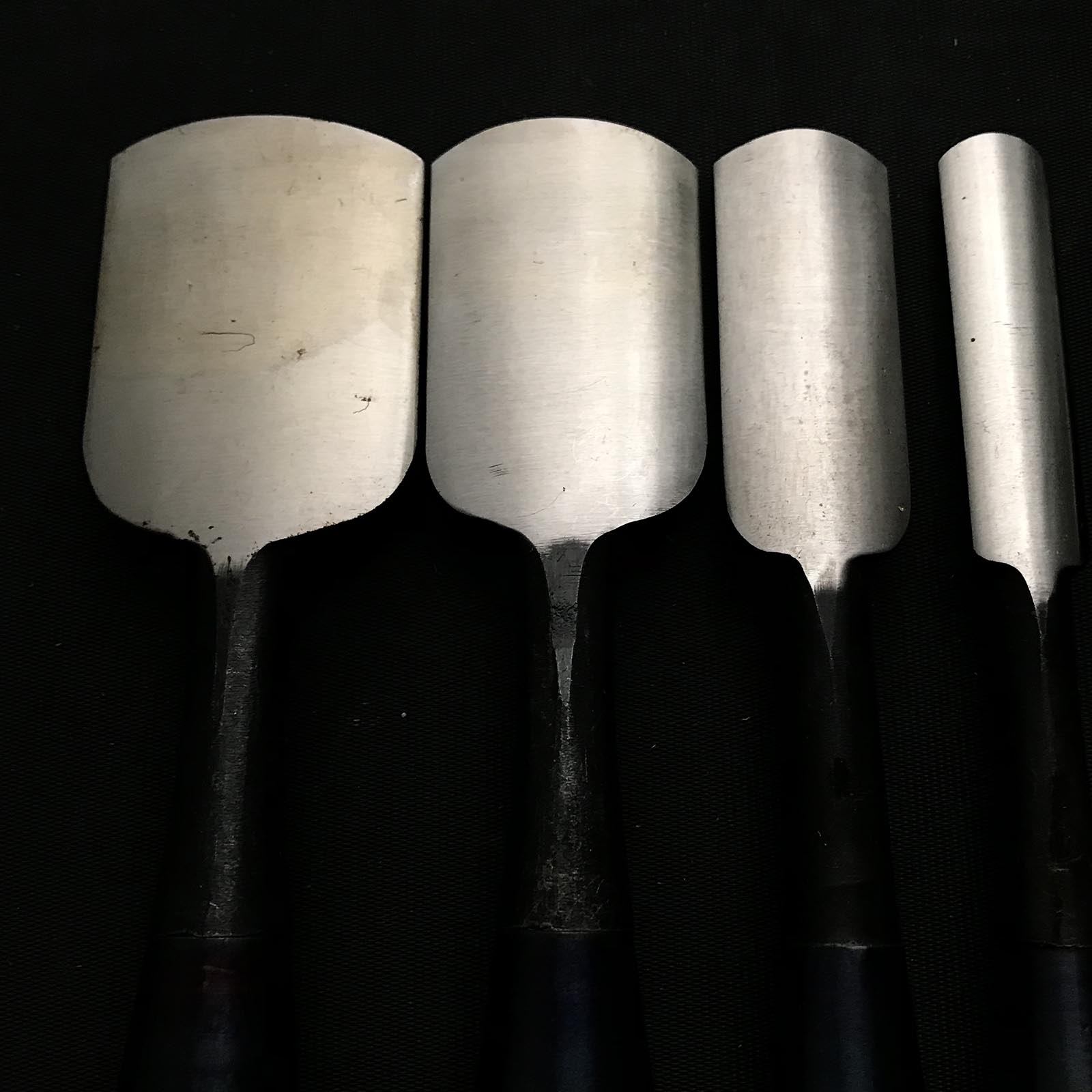 Old stock Yoshihiro Sotomaru chisels with white steel 掘出し物 吉弘 外丸鑿 白紙鋼 42,36,24,15,9mm