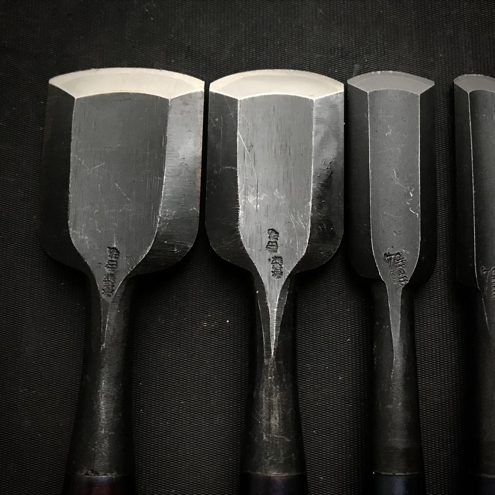 Old stock Yoshihiro Sotomaru chisels with white steel 掘出し物 吉弘 外丸鑿 白紙鋼 42,36,24,15,9mm