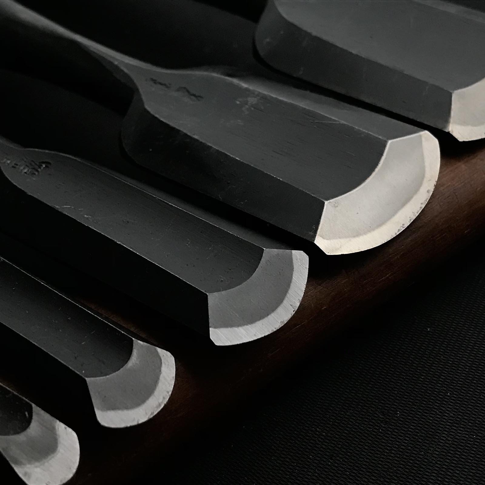 Old stock Yoshihiro Sotomaru chisels with white steel 掘出し物 吉弘 外丸鑿 白紙鋼 42,36,24,15,9mm