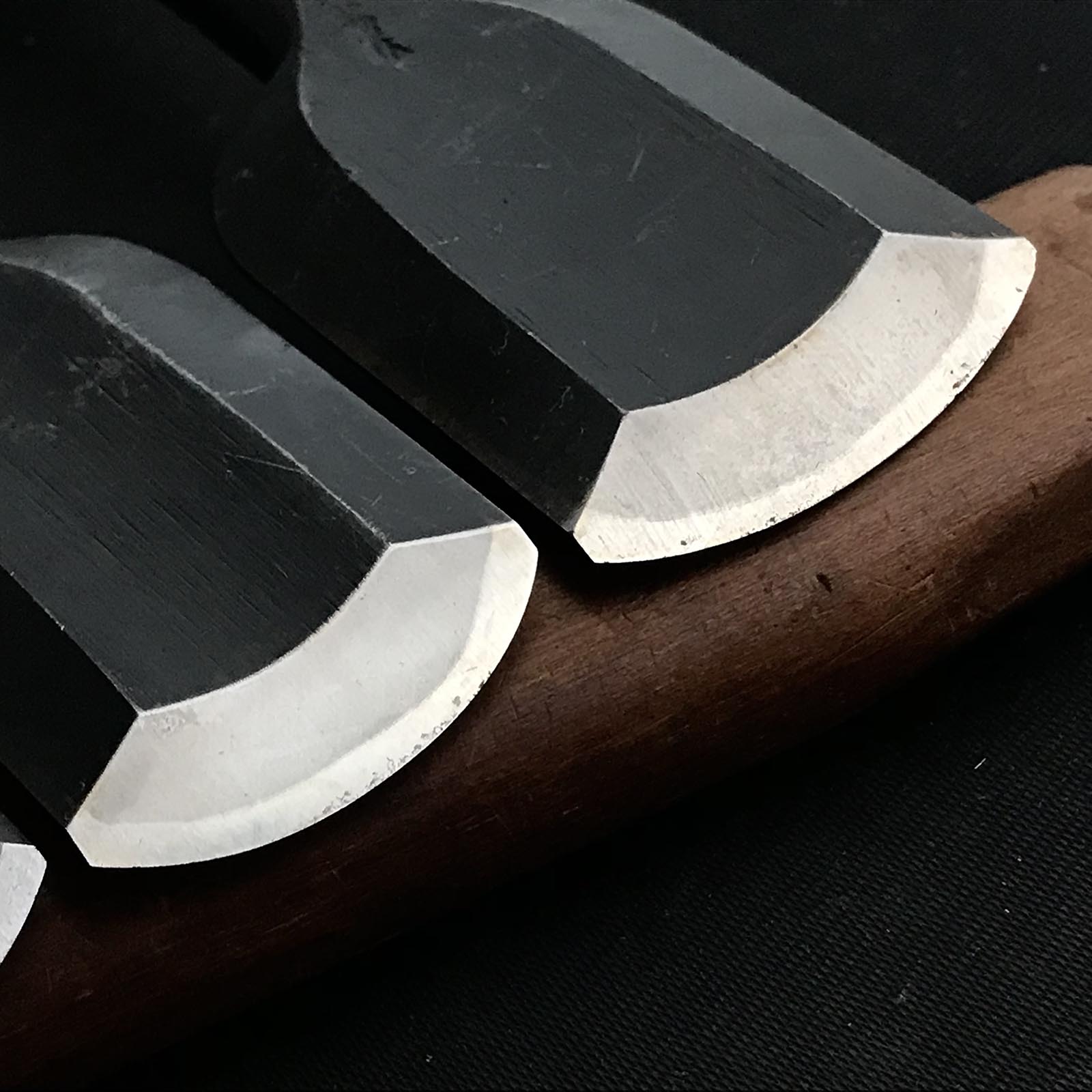 Old stock Yoshihiro Sotomaru chisels with white steel 掘出し物 吉弘 外丸鑿 白紙鋼 42,36,24,15,9mm
