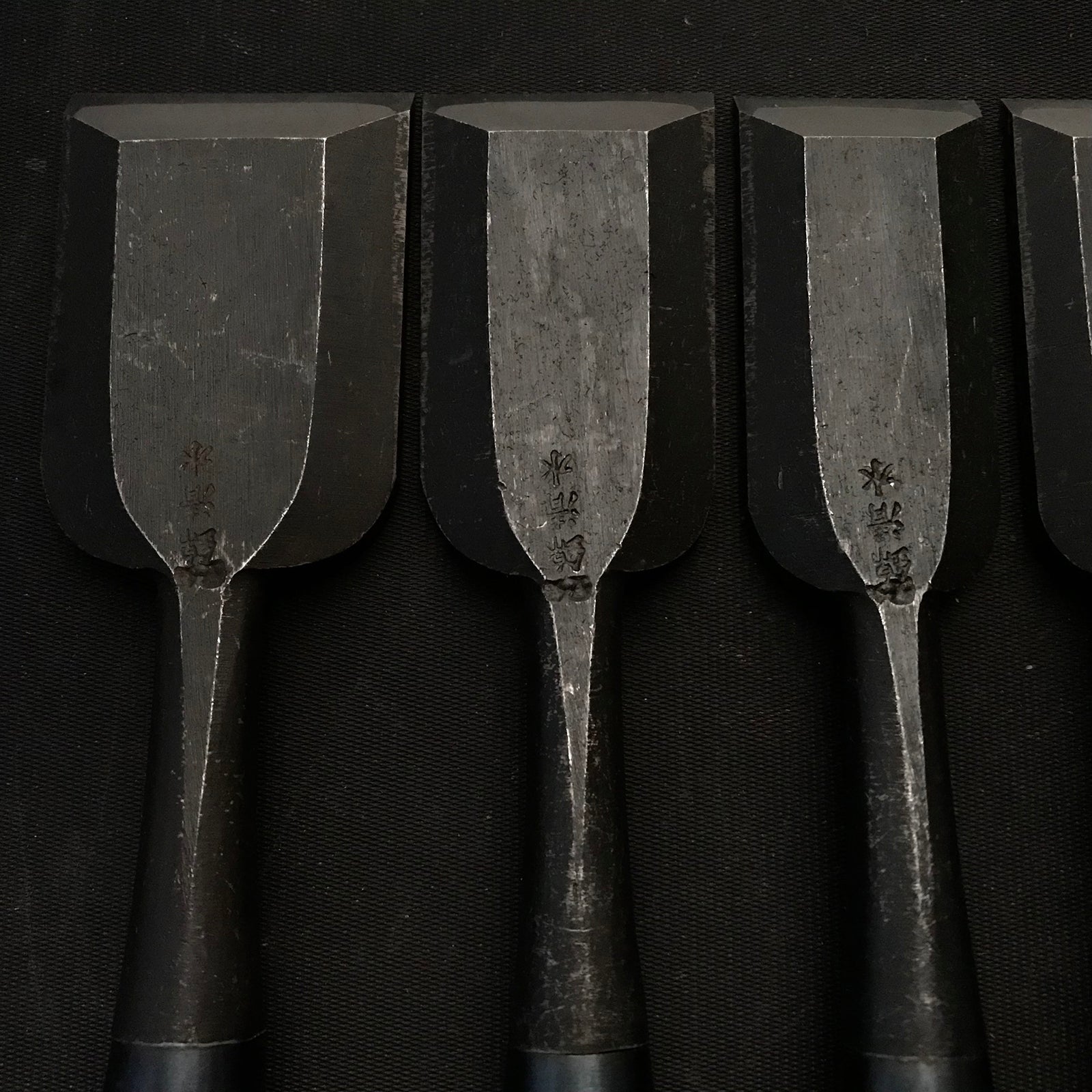 鍛冶屋引退準備最後の二組」錦清水作「廃業予定、最後の二組」 追入組鑿