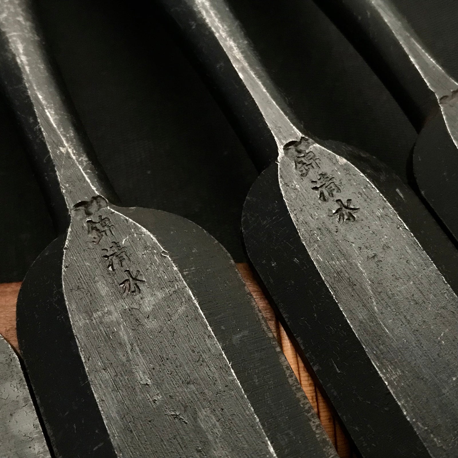 鍛冶屋引退準備最後の二組」錦清水作「廃業予定、最後の二組」 追入組鑿