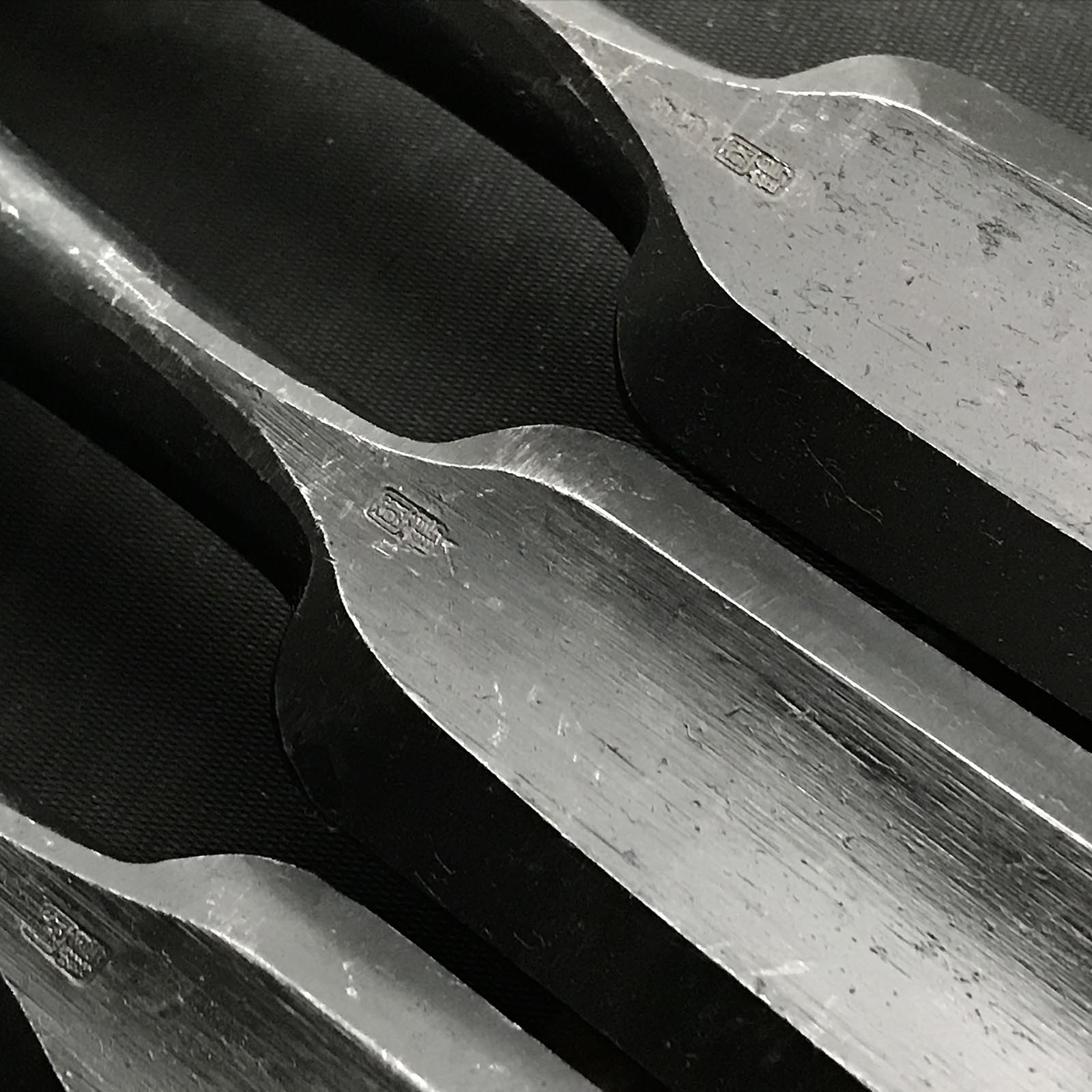 Old stock Kunitsuru Soto maru chisels set with white steel 掘出し物 國鶴 外丸叩き鑿 6本組 Sotomarunomi