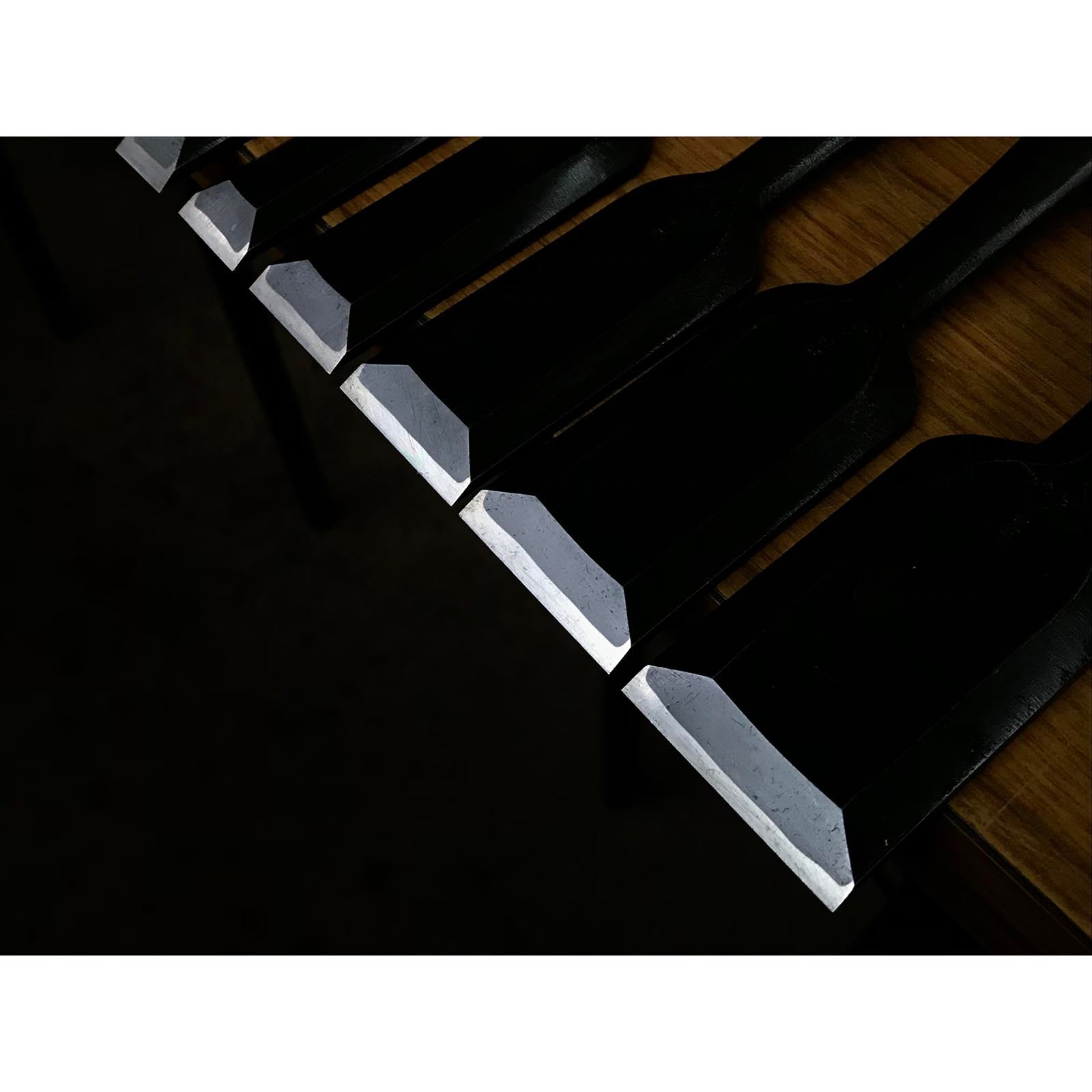 Kikuhiromaru Shorter Timber Chisels set (Chu-Tatakinomi)with wooden box 菊弘丸 中叩組鑿 桐箱付 赤樫柄