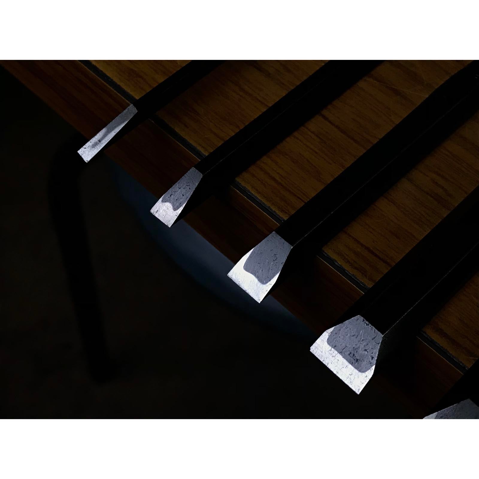 Kikuhiromaru Shorter Timber Chisels set (Chu-Tatakinomi)with wooden box 菊弘丸 中叩組鑿 桐箱付 赤樫柄