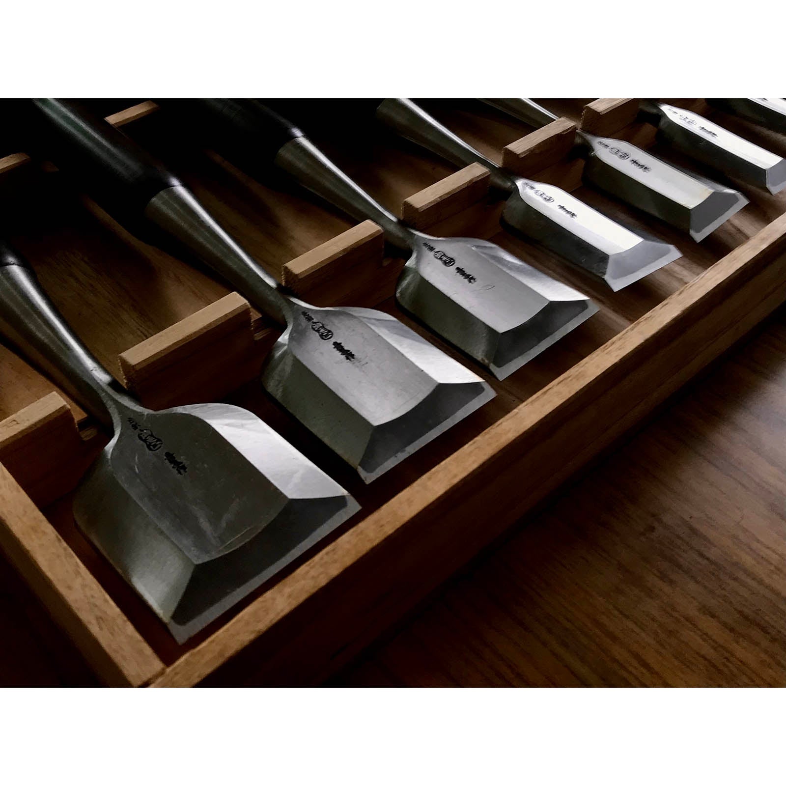 旧在庫 特製 船広 卓上ノミセット 掘り出し物 舟弘 追入20本組鑿 複数裏 紫檀柄 オイレノミ