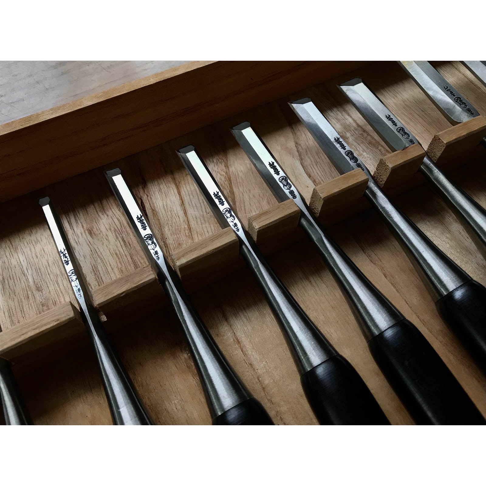 旧在庫 特製 船広 卓上ノミセット 掘り出し物 舟弘 追入20本組鑿 複数裏 紫檀柄 オイレノミ