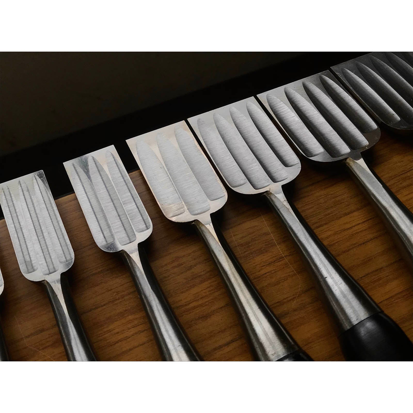 旧在庫 特製 船広 卓上ノミセット 掘り出し物 舟弘 追入20本組鑿 複数裏 紫檀柄 オイレノミ