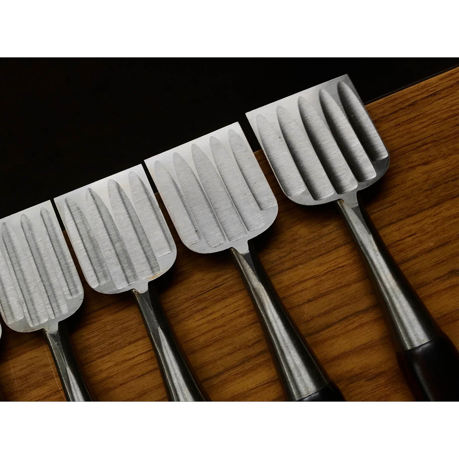 旧在庫 特製 船広 卓上ノミセット 掘り出し物 舟弘 追入20本組鑿 複数裏 紫檀柄 オイレノミ