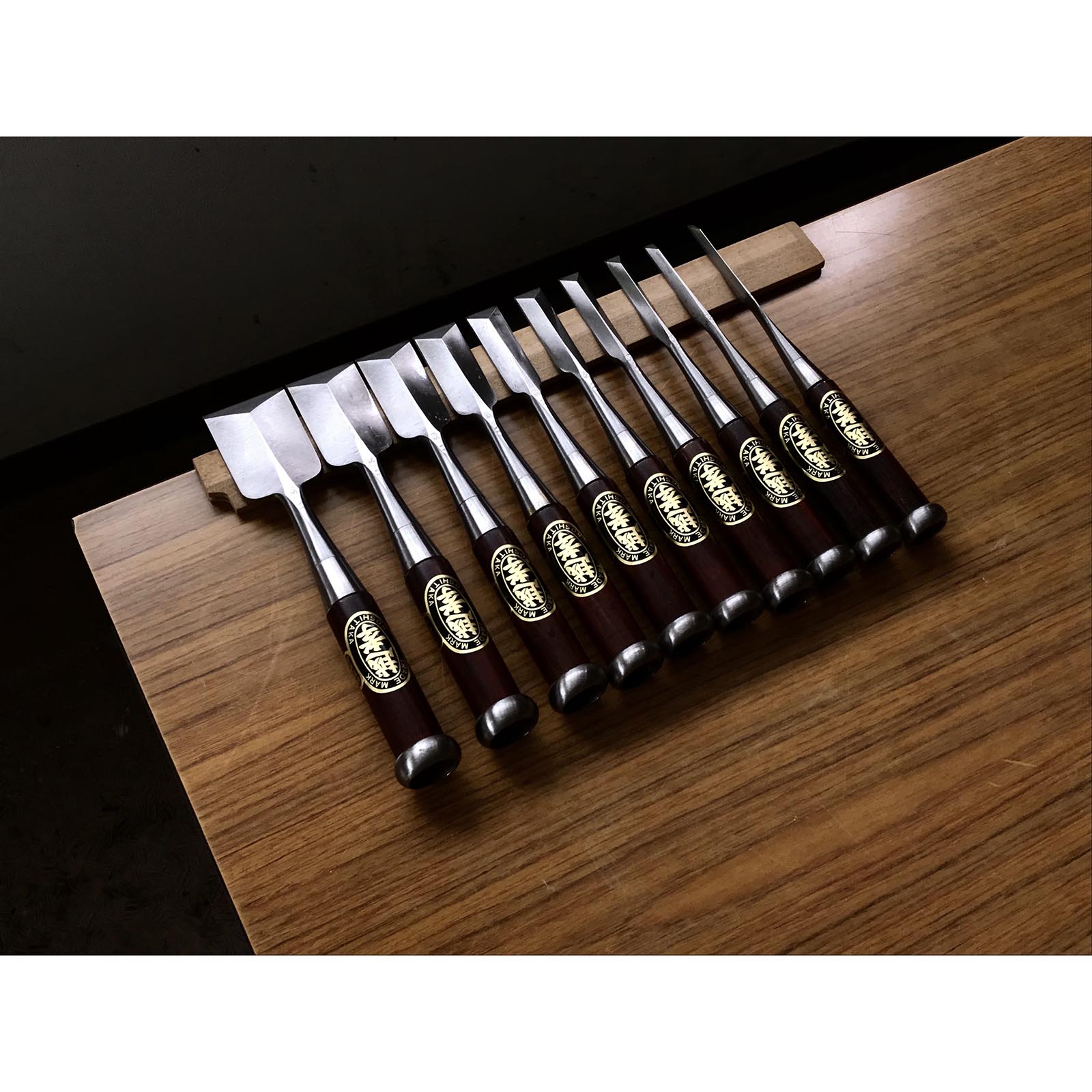 古株 越高 アリ ベンチノミセット 紫檀柄 掘り出し物 越孝 磨仕上 鎬型追入10本組鑿 紫檀柄 しのぎのみ