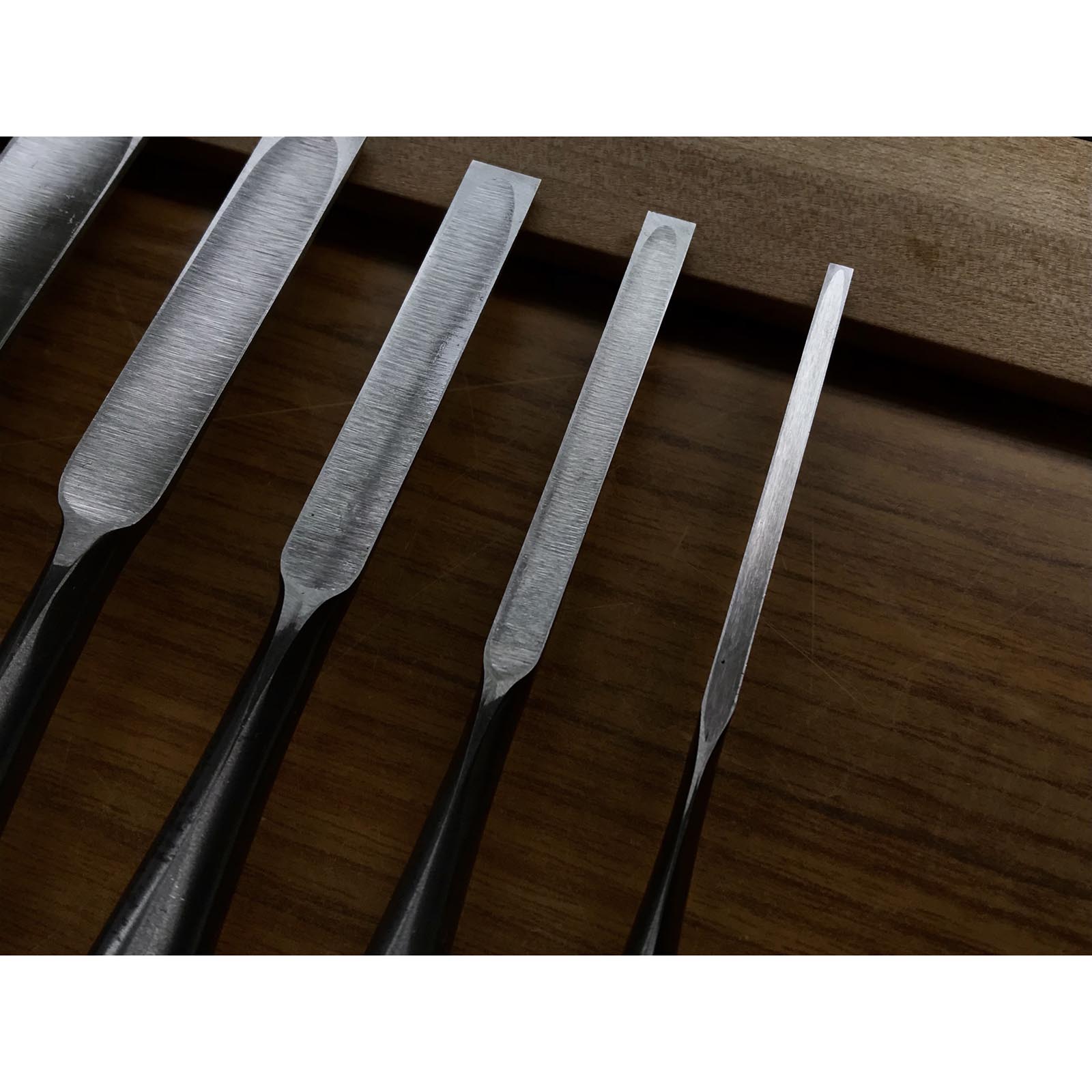 古株 越高 アリ ベンチノミセット 紫檀柄 掘り出し物 越孝 磨仕上 鎬型追入10本組鑿 紫檀柄 しのぎのみ