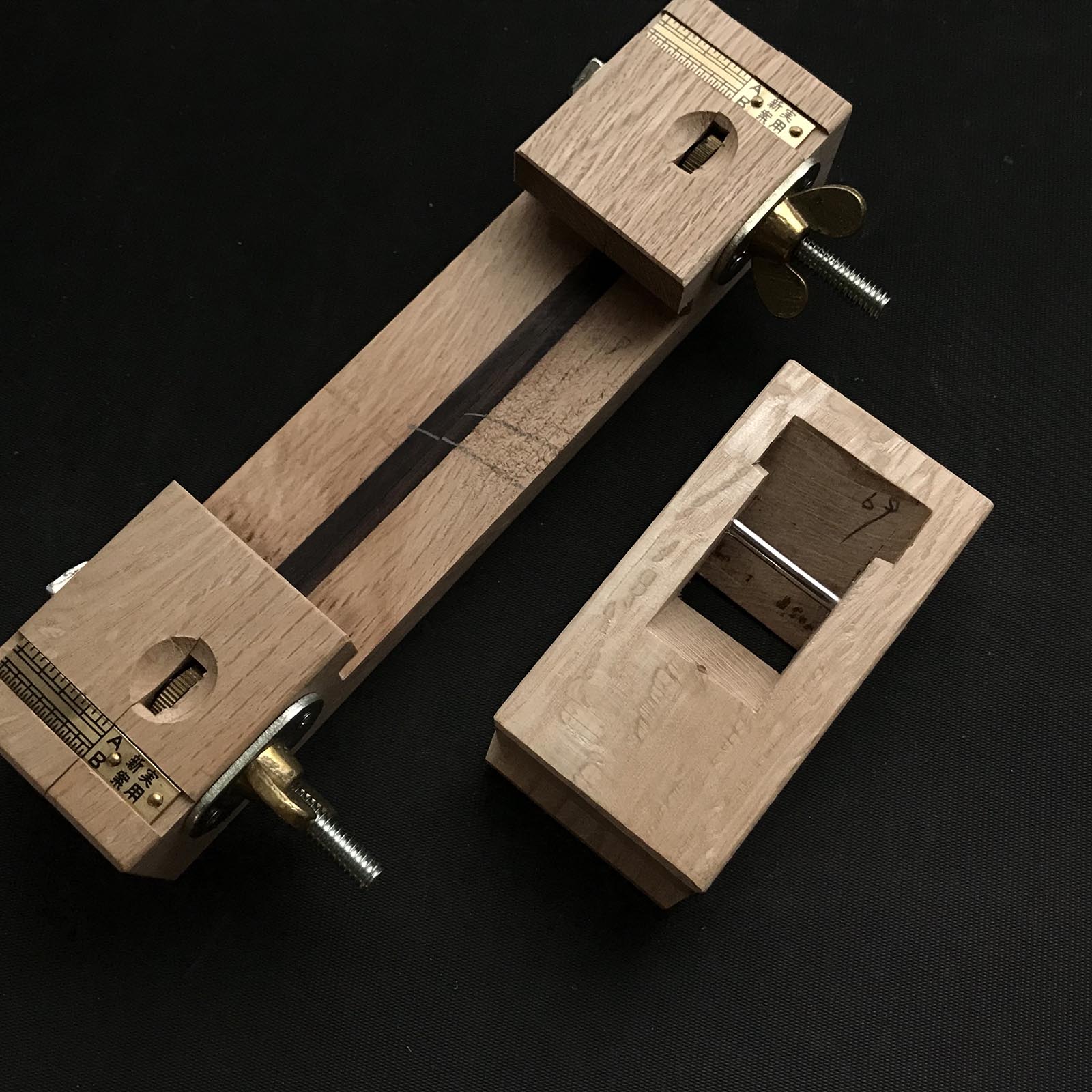 Old stock Marue Chamfer Plane 60° with blue steel 掘出し物 マル栄 猿面取鉋 黒檀張り 30mm