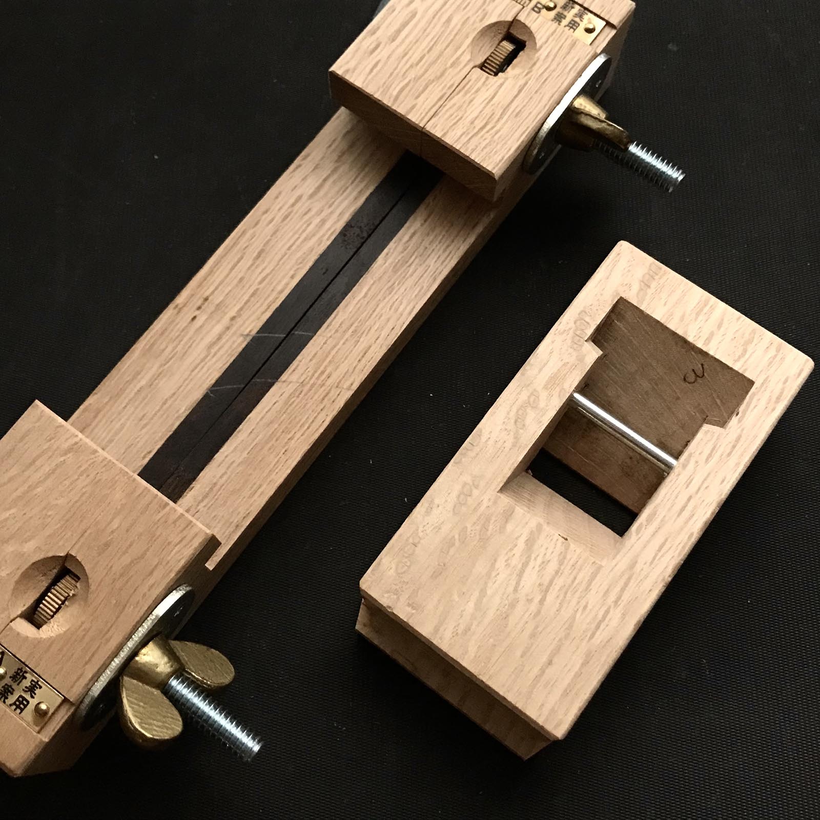 Old stock Marue Chamfer Plane 60° with blue steel 掘出し物 まる栄 猿面取鉋 黒檀張り 30mm