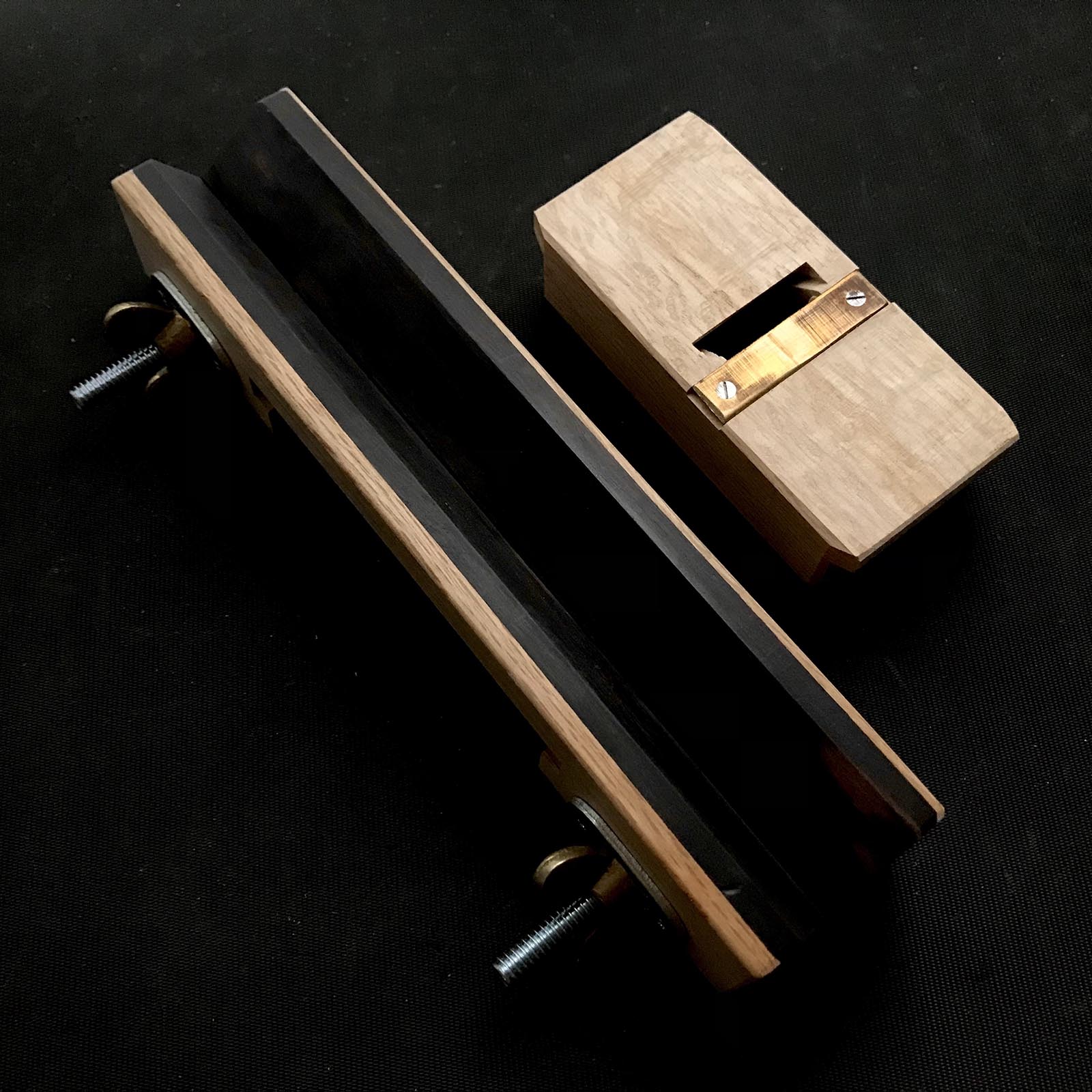 Old stock Marue Chamfer Plane 60° with blue steel 掘出し物 まる栄 猿面取鉋 黒檀張り 30mm