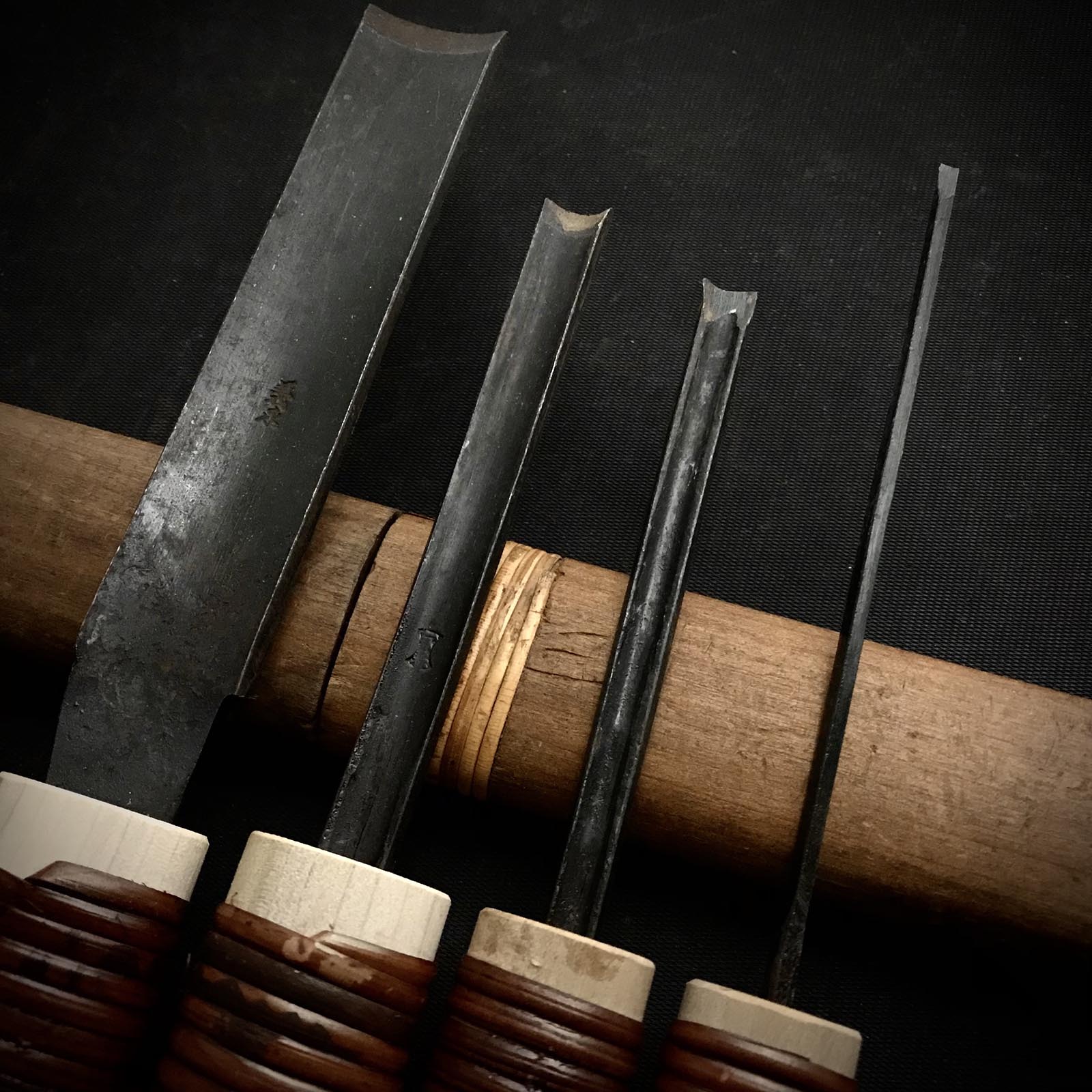 旧蔵 外丸能見鑿 青鋼付鑿 掘り出し物 外丸彫刻刀 黒刃 青紙鋼