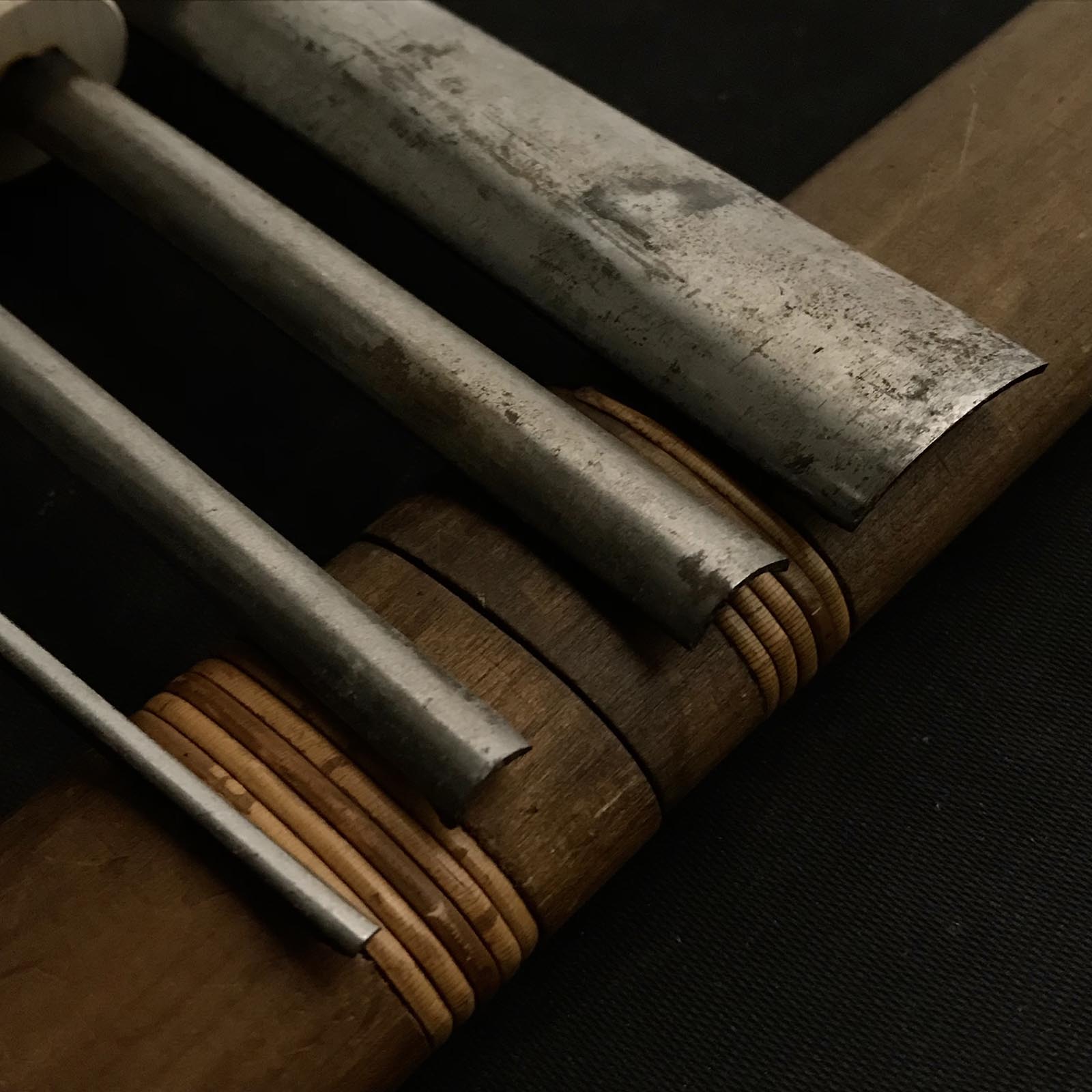 旧蔵 外丸能見鑿 青鋼付鑿 掘り出し物 外丸彫刻刀 黒刃 青紙鋼