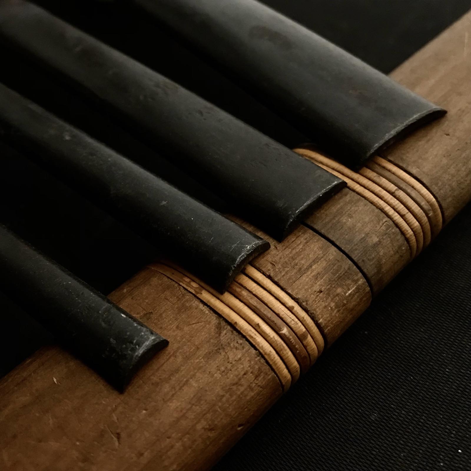 旧在庫 打丸能見鑿 青鋼掘り出し物 内丸刀 黒刃 青紙鋼