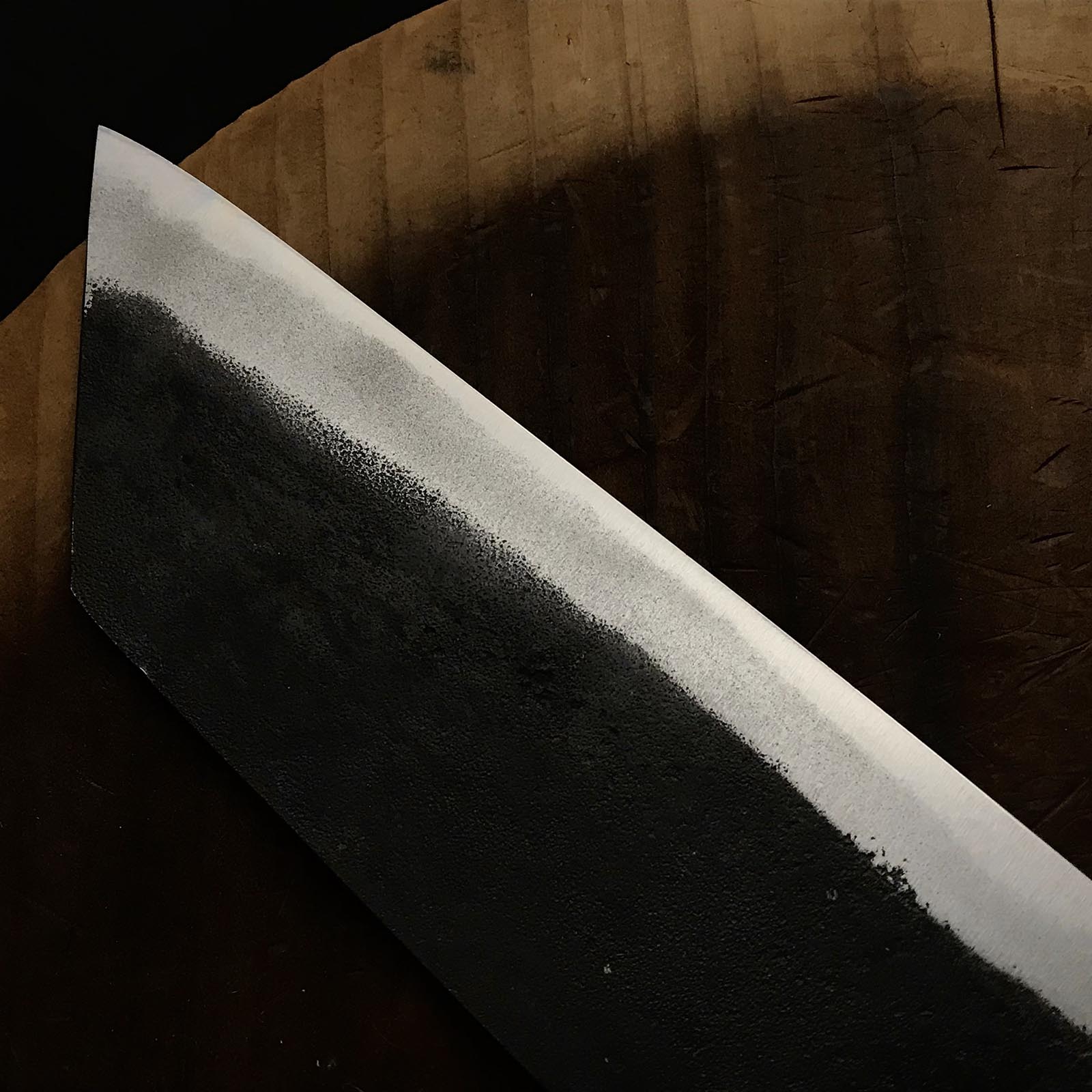 Kurouchi Santoku Bocho (Kiritsuke Type) by Sakodahamono 黒打 切付型 三徳包丁 迫田刃物 165mm