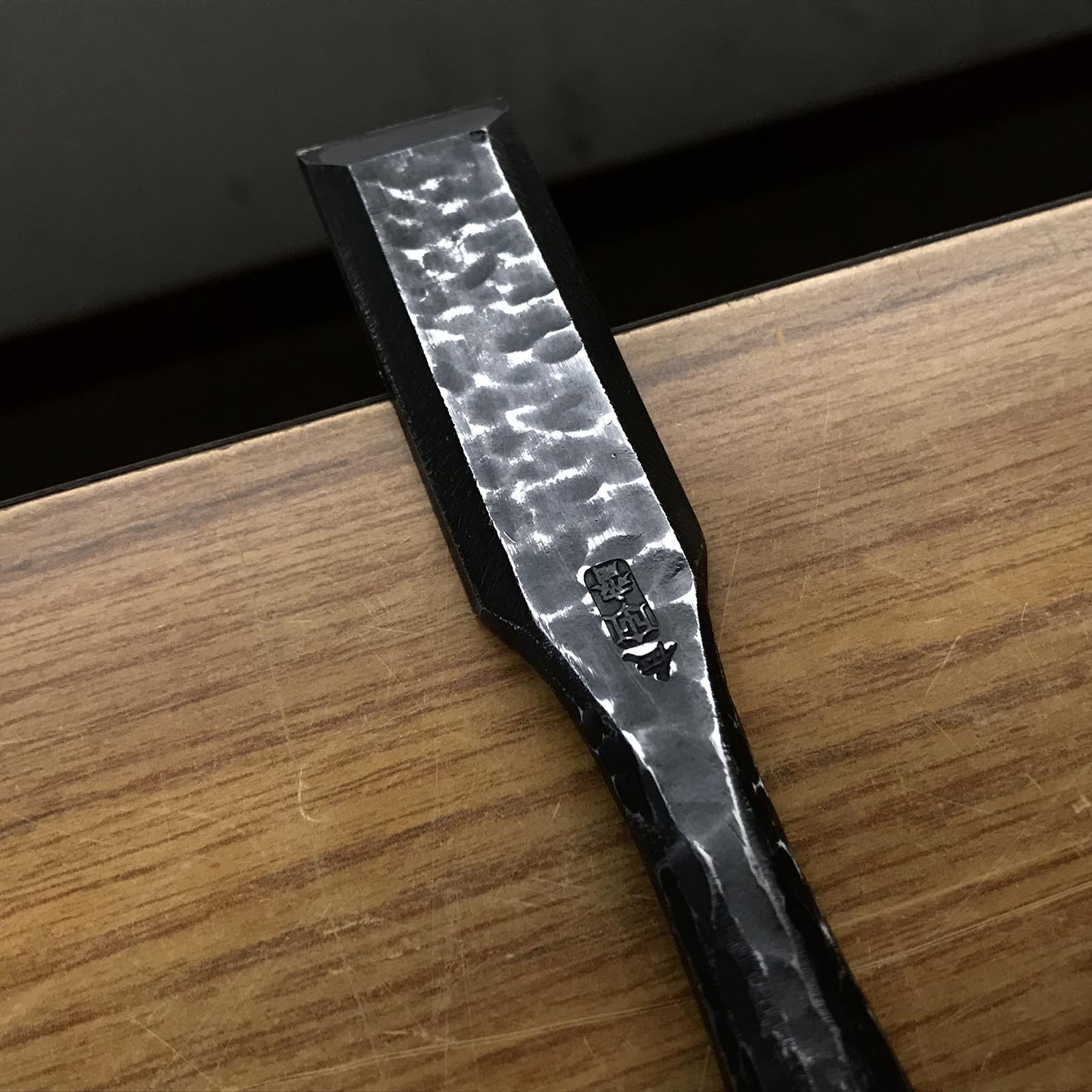 Tasai Tsuchime Special Bench chisels (Wakisashi Nomi) with leather bag 田斎作 槌目 脇差し鑿 追入鑿 24mm