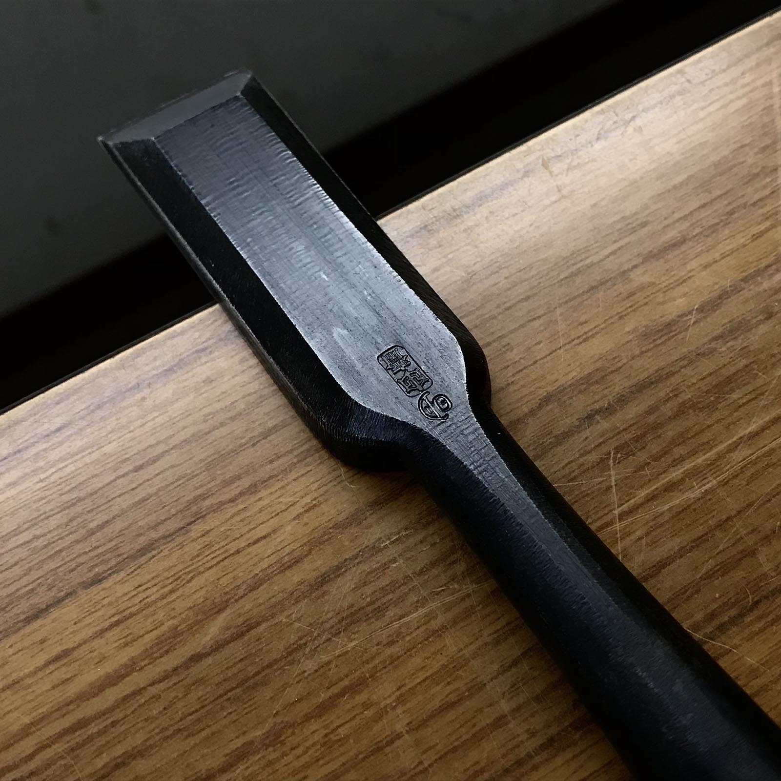 Aki Tasai Timber chisels (Tatakinomi) with blue steel 明田斎 黒仕上げ 叩鑿 30mm