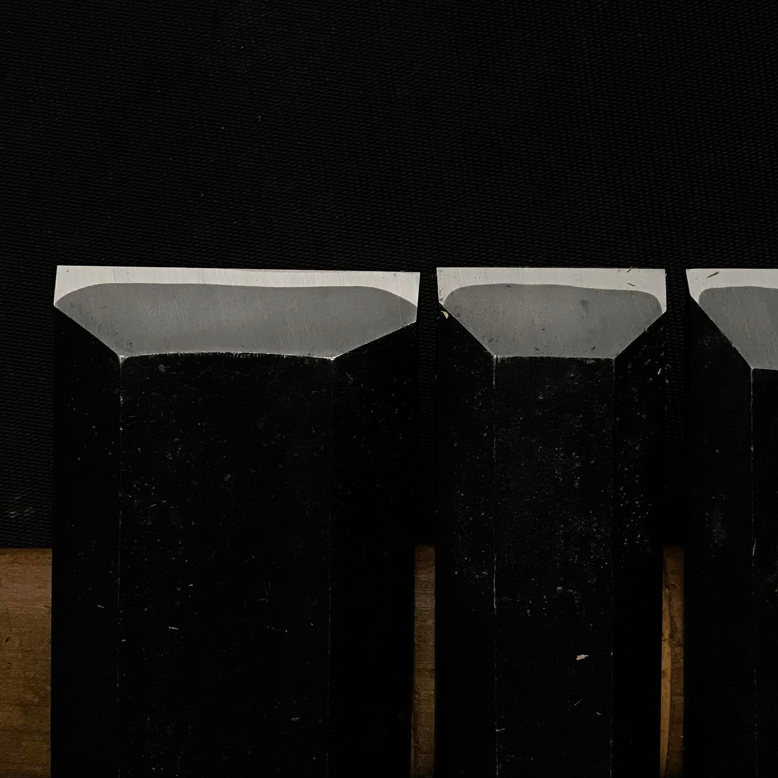 Sukemaru Slick Chisels (Irimoya / Anayanomi) 助丸 入母屋鑿・穴屋鑿 48,42,36,30,24,18,15,13.5,12 mm