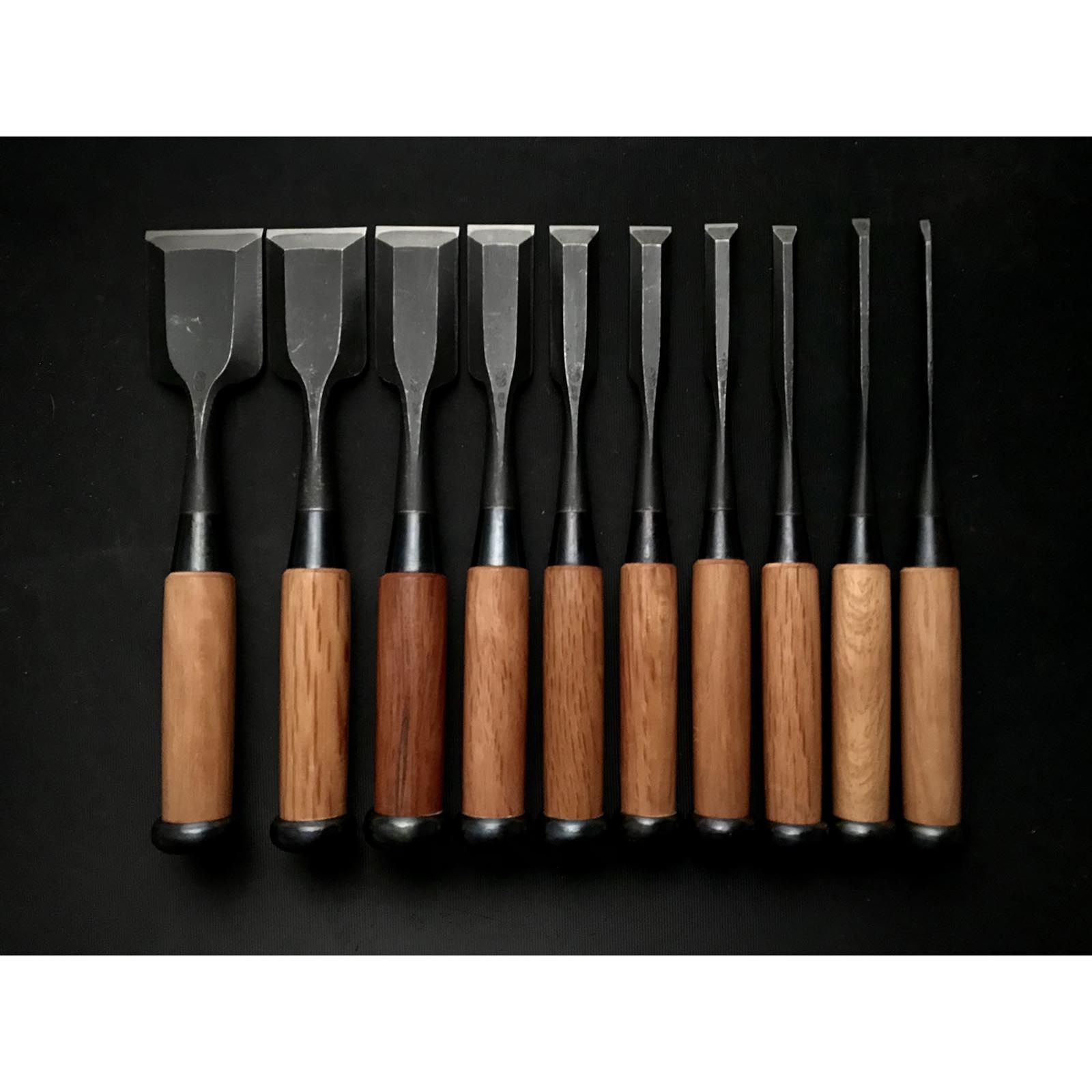 古株越高 卓上ノミセット 掘り出し物 越孝 追入10本組鑿 おいれのみ