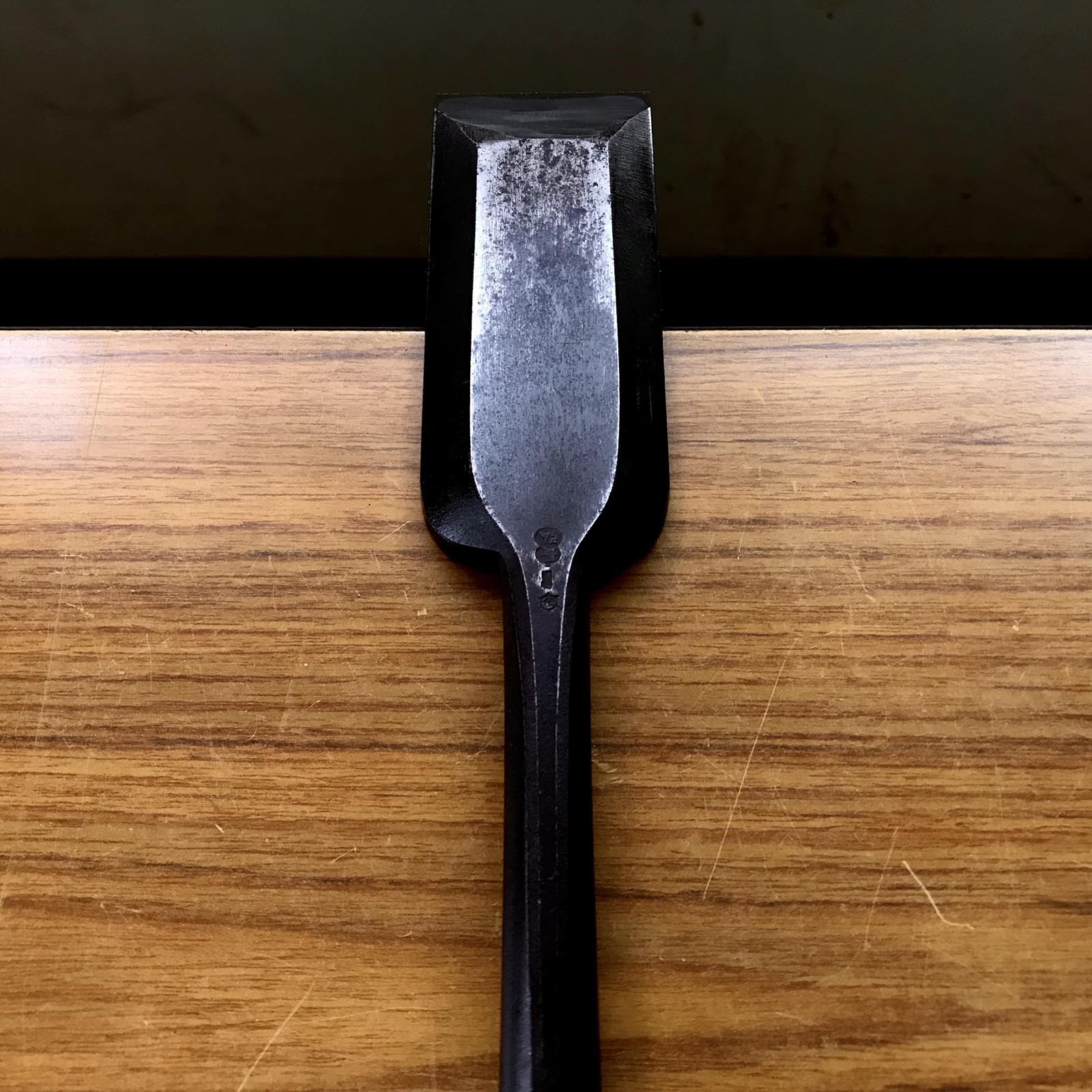 使用長広(ながひろ) 鑿(大月のみ、本月のみ) 中古長弘 本突き鑿 48mm