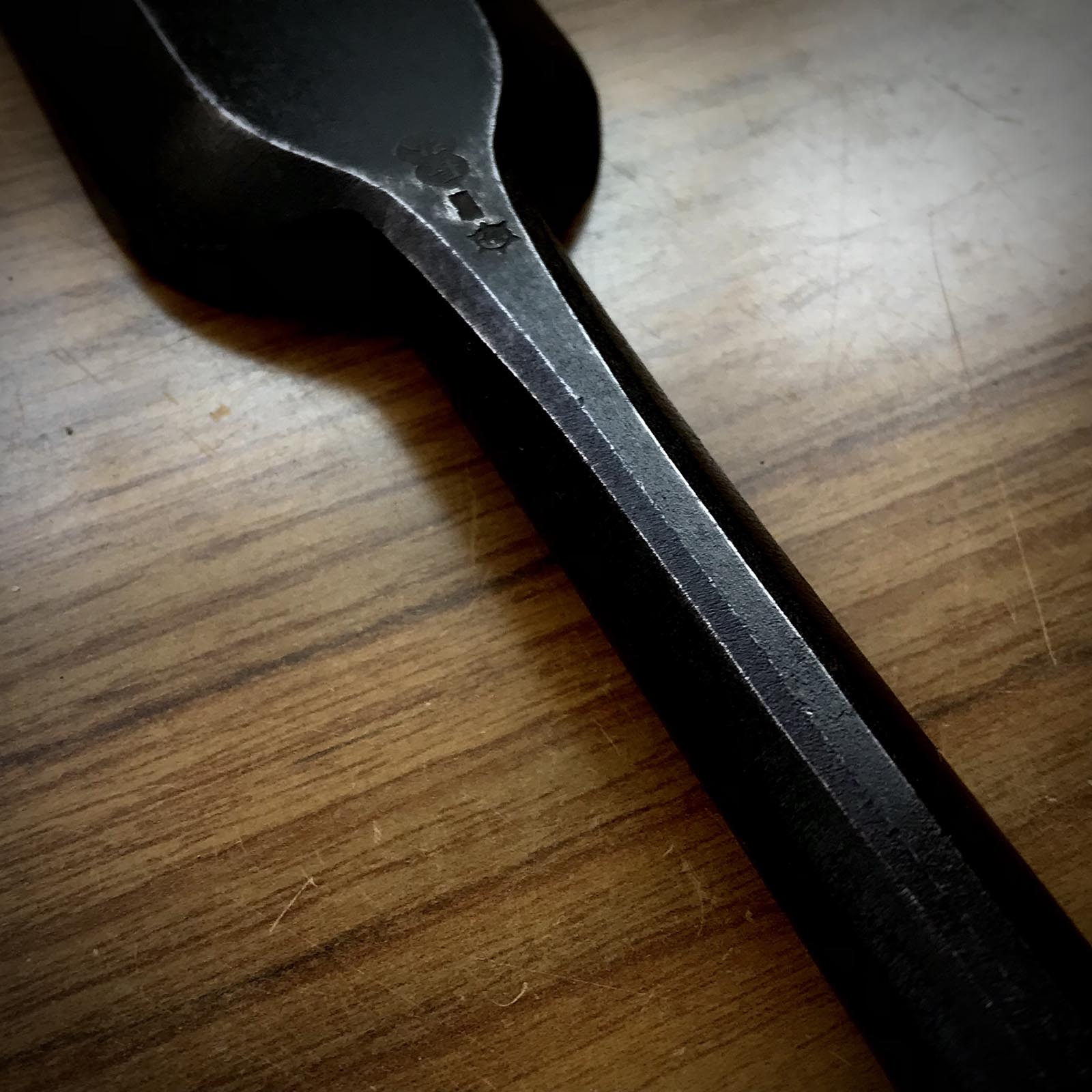 使用長広(ながひろ) 鑿(大月のみ、本月のみ) 中古長弘 本突き鑿 48mm