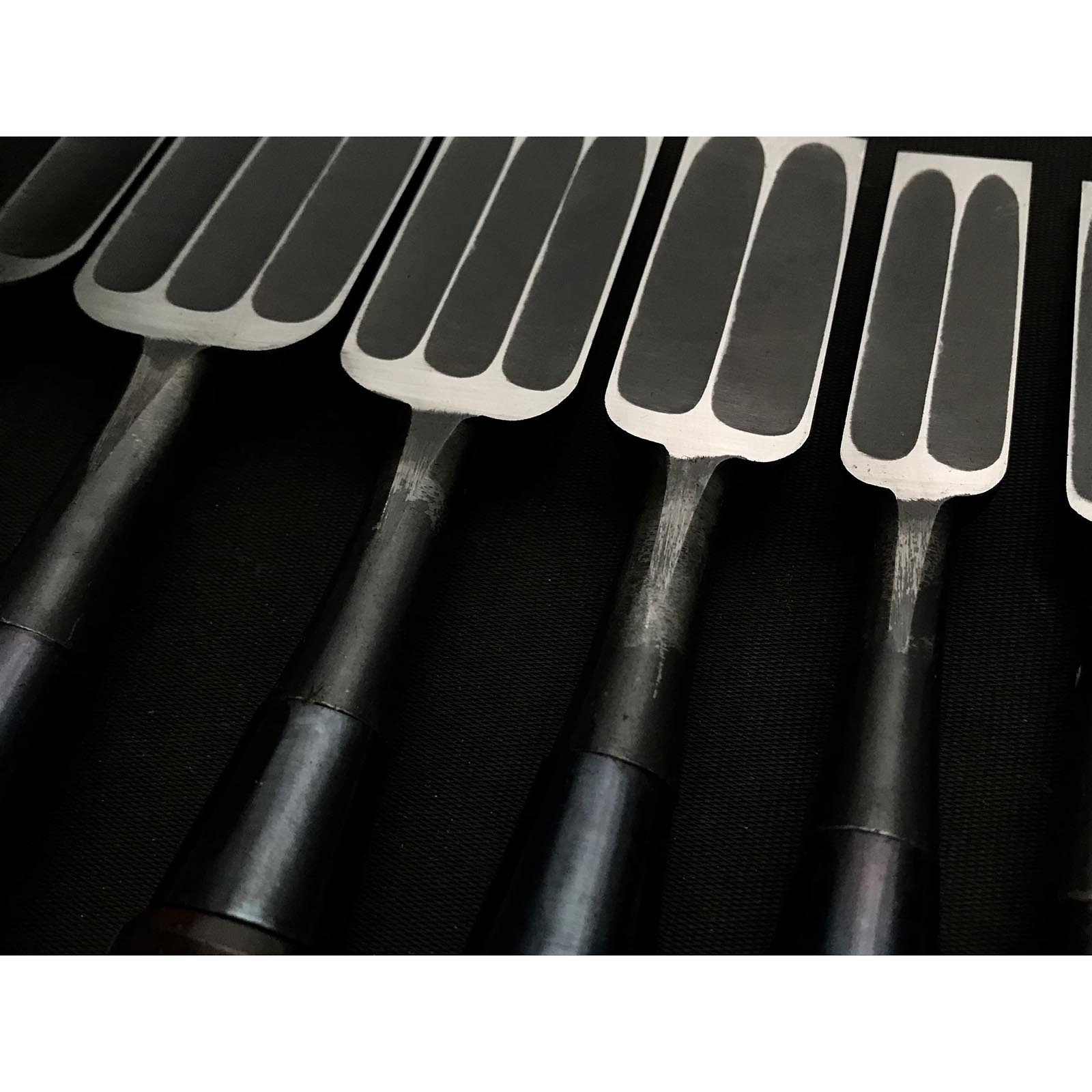 小丸藤宏型 今井忠太郎作 卓上ノミ 今井忠太郎作 二治弘 甲丸追入組鑿 紫檀柄 おいいれのみ #3