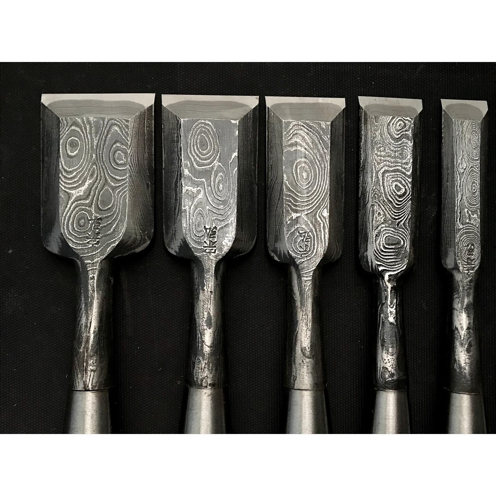 旧蔵 隅流し宗弘 ベンチノミセット 掘り出し物 宗弘 墨流し 追入組鑿 黒檀柄 おいれのみ