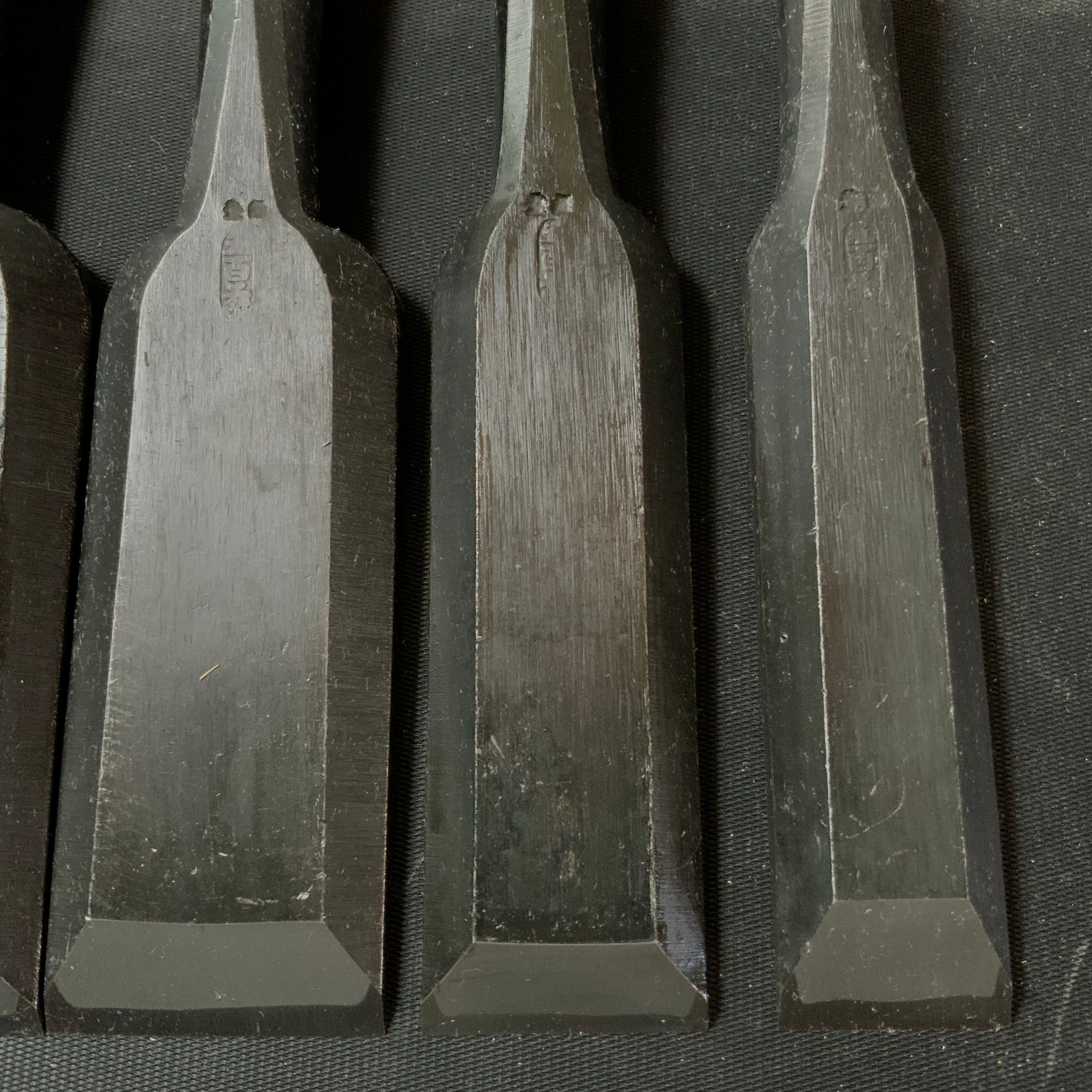 Ioroi Timber chisels set with white steel by Ioroi Hideo 五百蔵秀夫作 五百蔵 厚鑿  5本組 Atsunomi