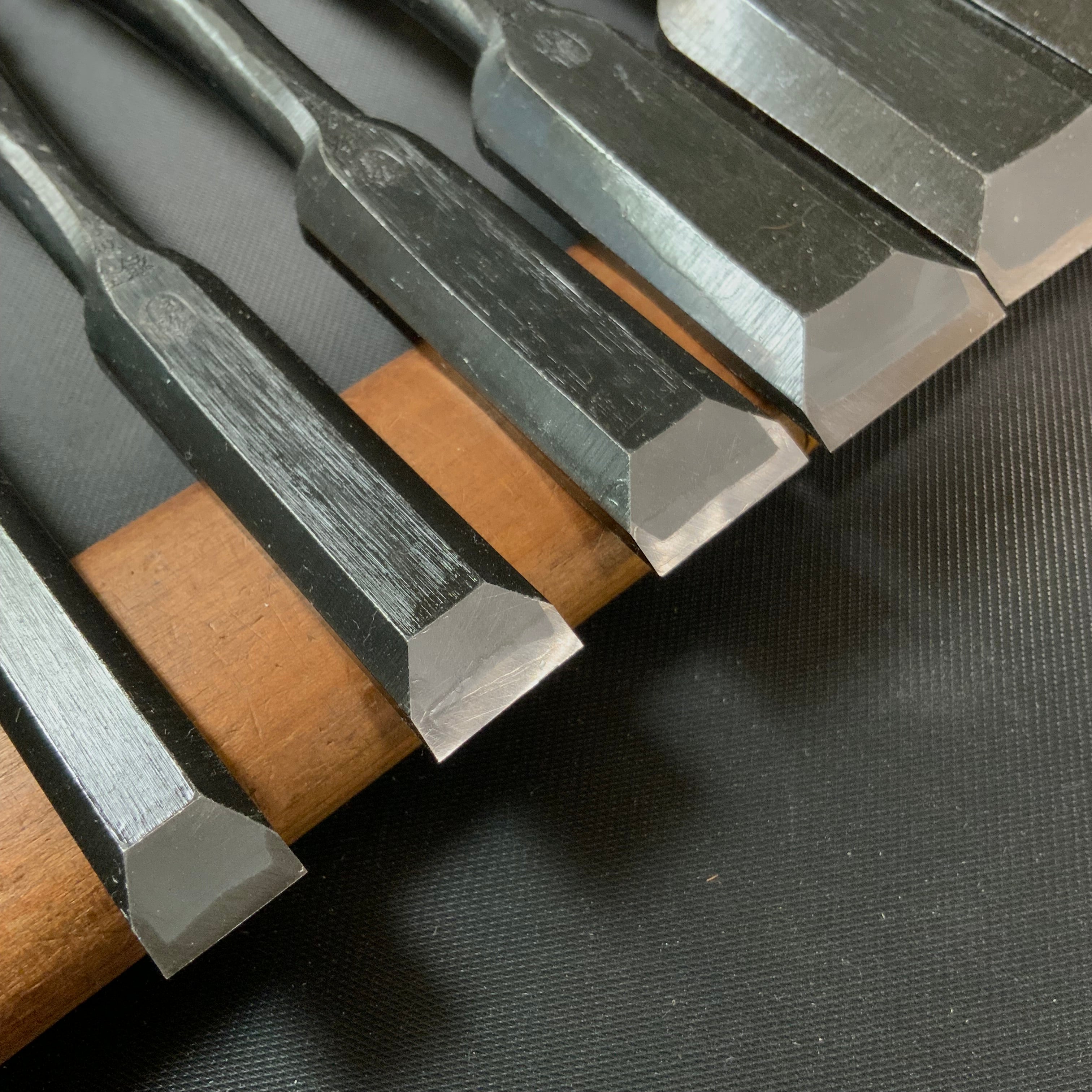 Yoshitaka Bench chisels set (Oirenomi)      /      義隆 追入組鑿  10本組