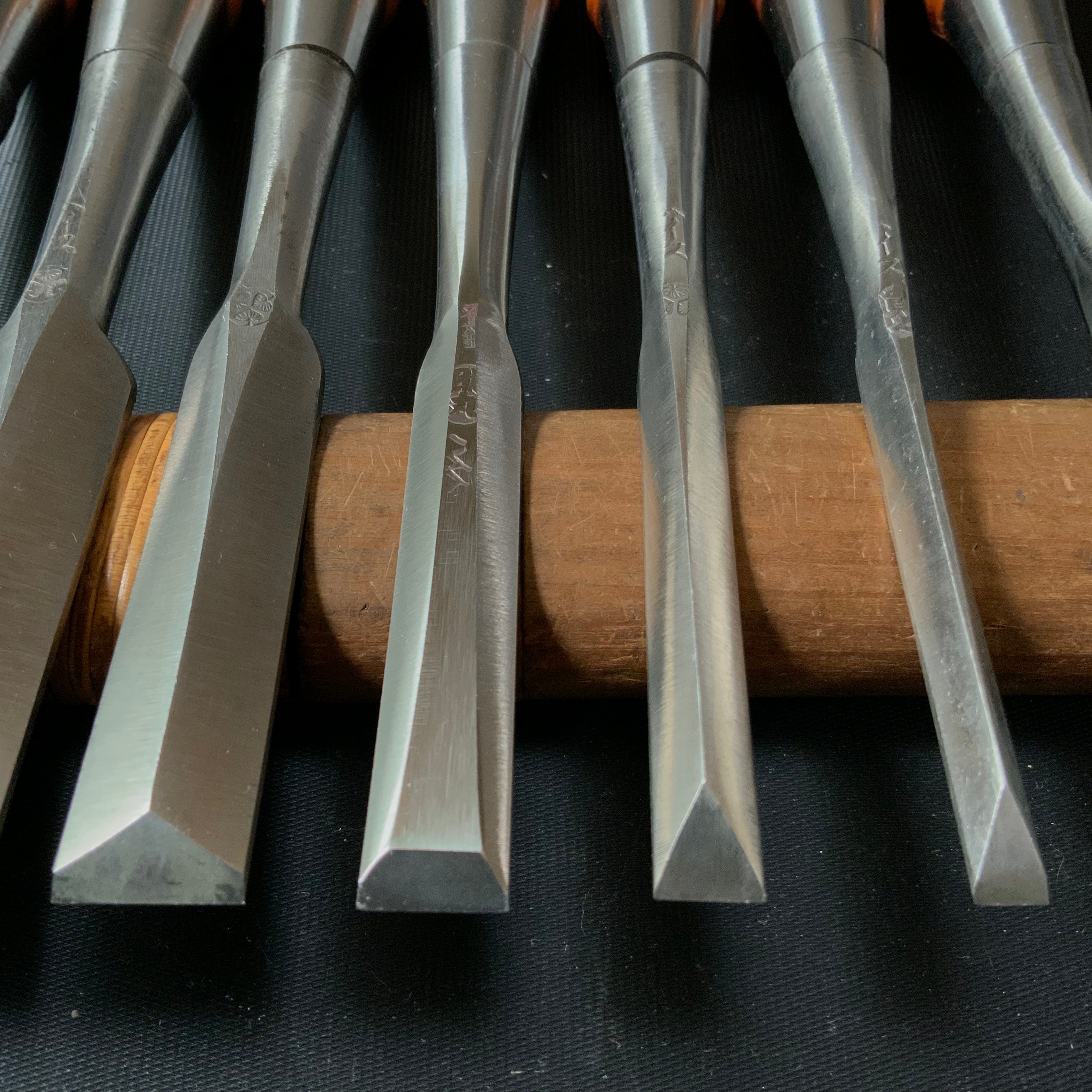 Old stock #7 Sukemaru 4th Wholesaler stamp High-Speed Steel Bench chisels set 掘出し物 四代助丸 問屋銘 ハイス鋼追入組鑿 Oirenomi