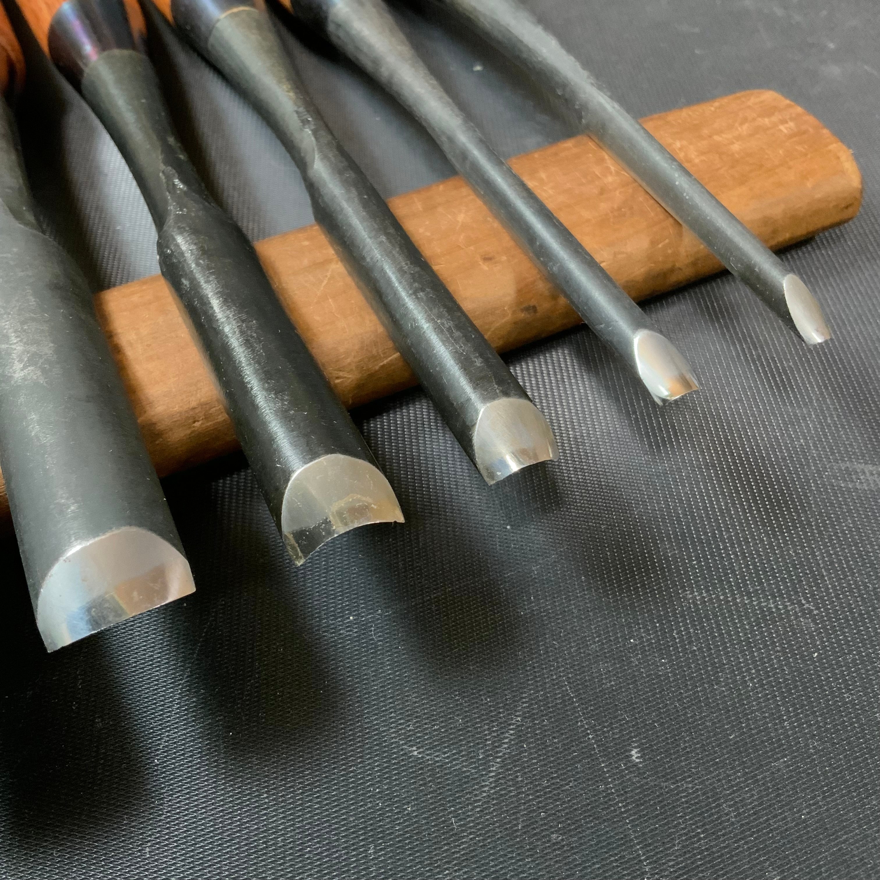 #13 Old stock Uchi maru bench chisels set with white steel 掘出し物 内丸追入組鑿 10本組 Uchimarunomi