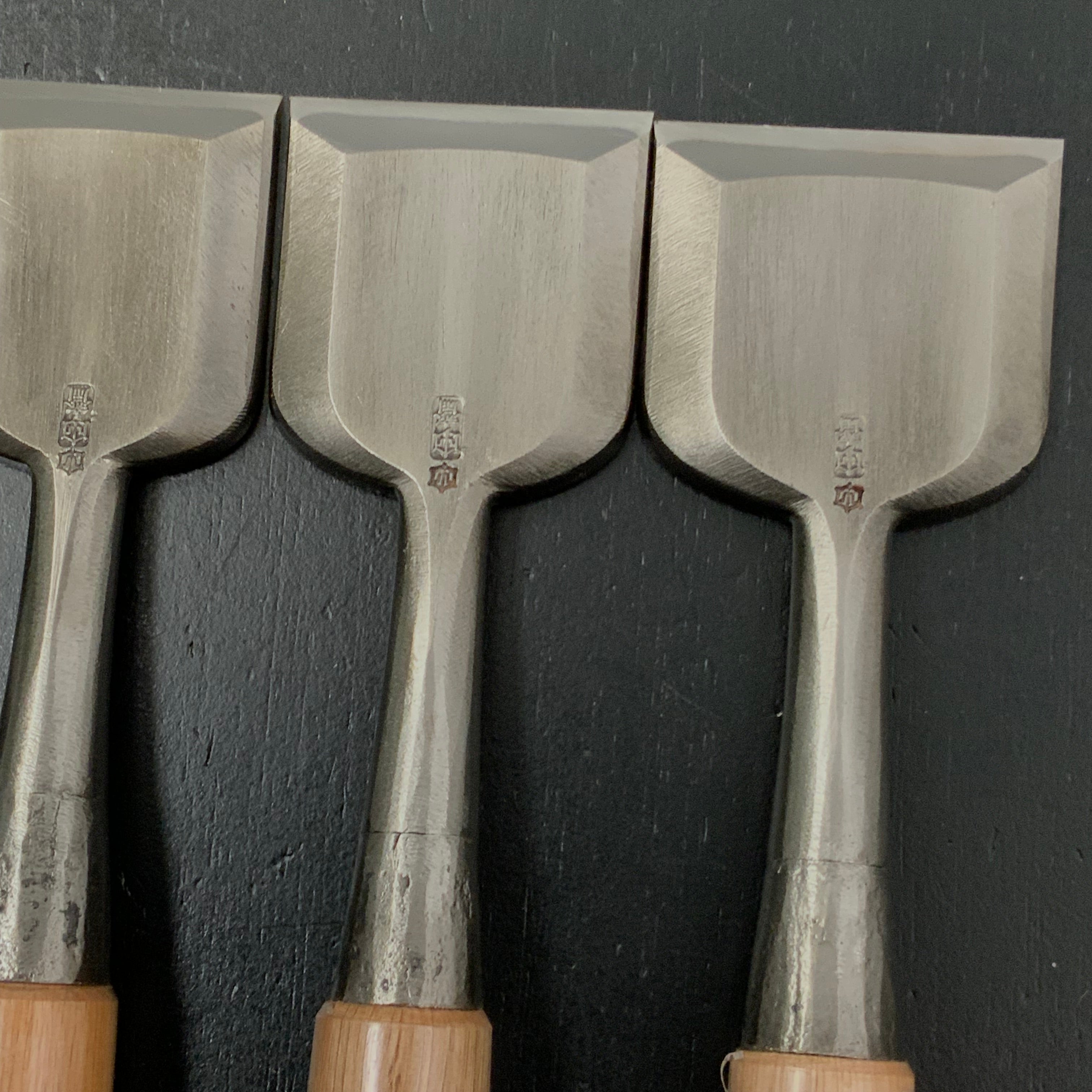 Old Stock Tasai Special Bench chisels (Oirenomi) with blue steel  掘出し物 田斎作 磨き仕上 追入鑿 二つ裏