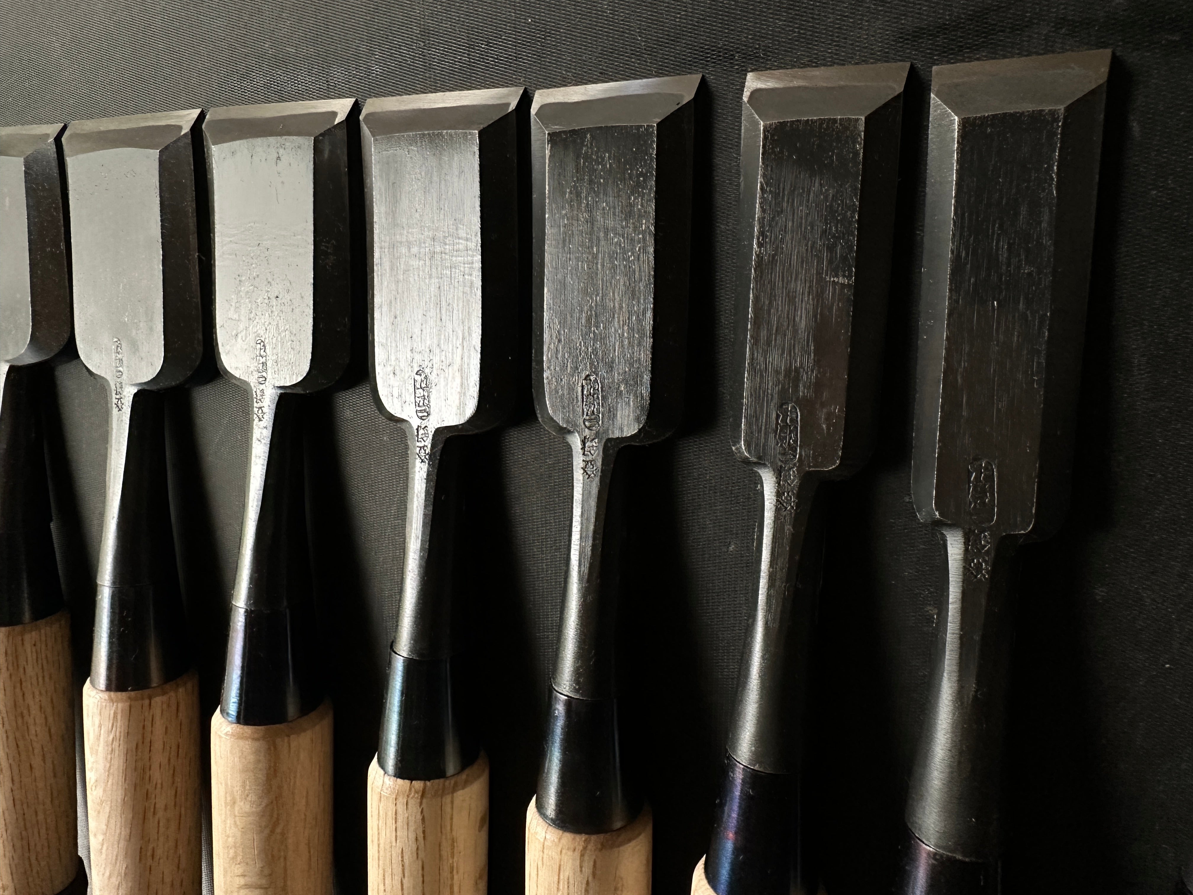 Nijihiro Bench chisels 15Piece set by Chuutarou Imai 今井忠太郎作 二治弘 追入15本組鑿 (Fujihiro)