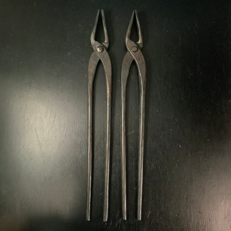 Yatoko Flat Type Traditional Japanese blacksmith tool (pliers)   矢床 火造箸 平 450ｍｍ