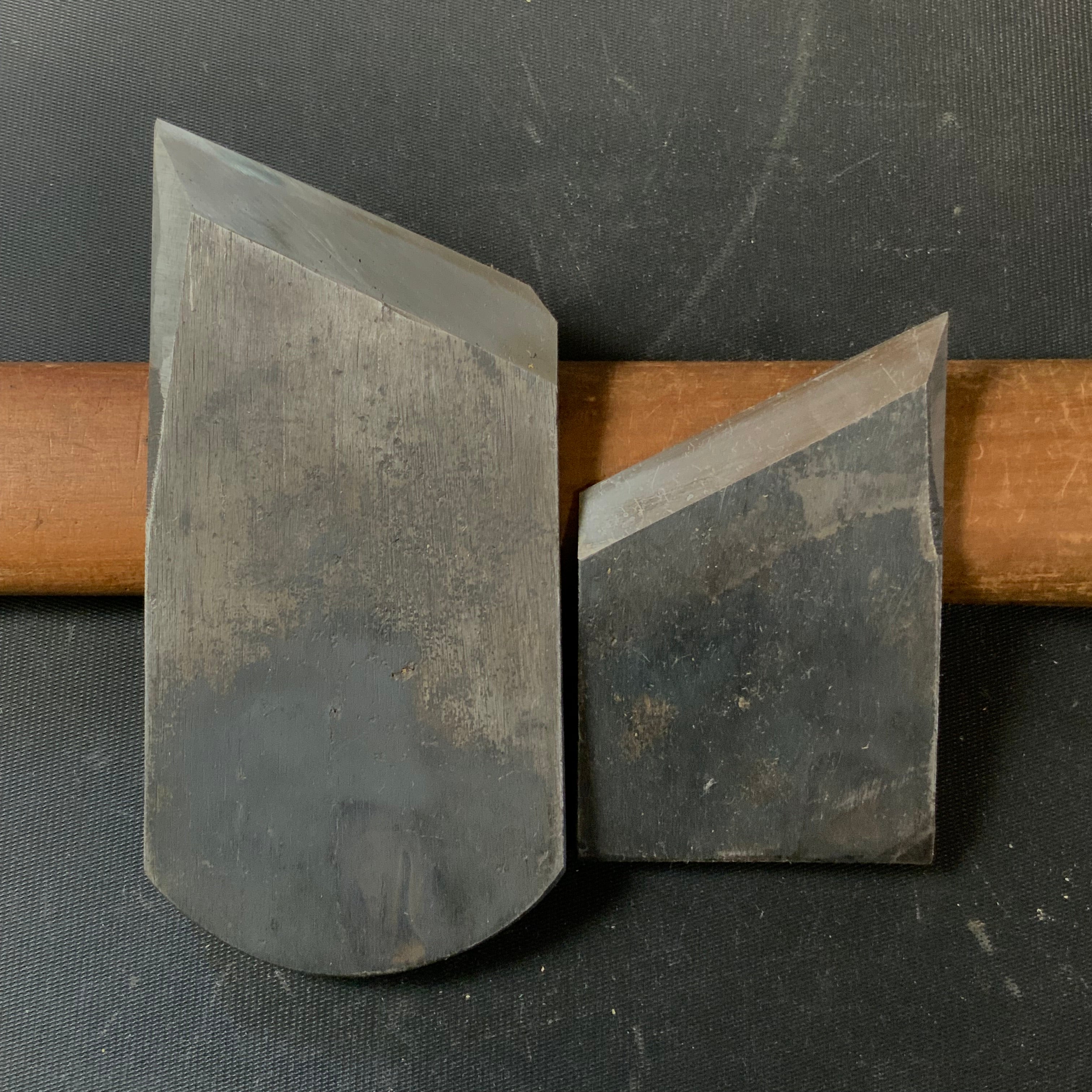 Old stock Chojiro Rabbet Plane ( Kiwa Kanna) with Blue steel.  掘出し物 長二郎 際鉋 右 赤樫台 54mm
