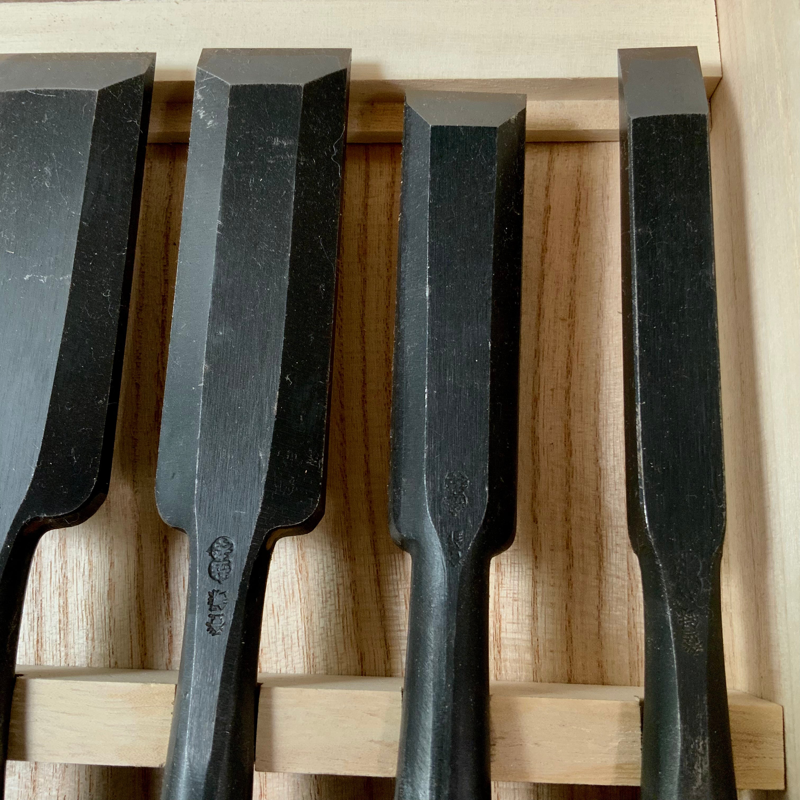 Koshitaka Timber chisels set with White Steel  越孝  厚鑿  6本組  Atsunomi