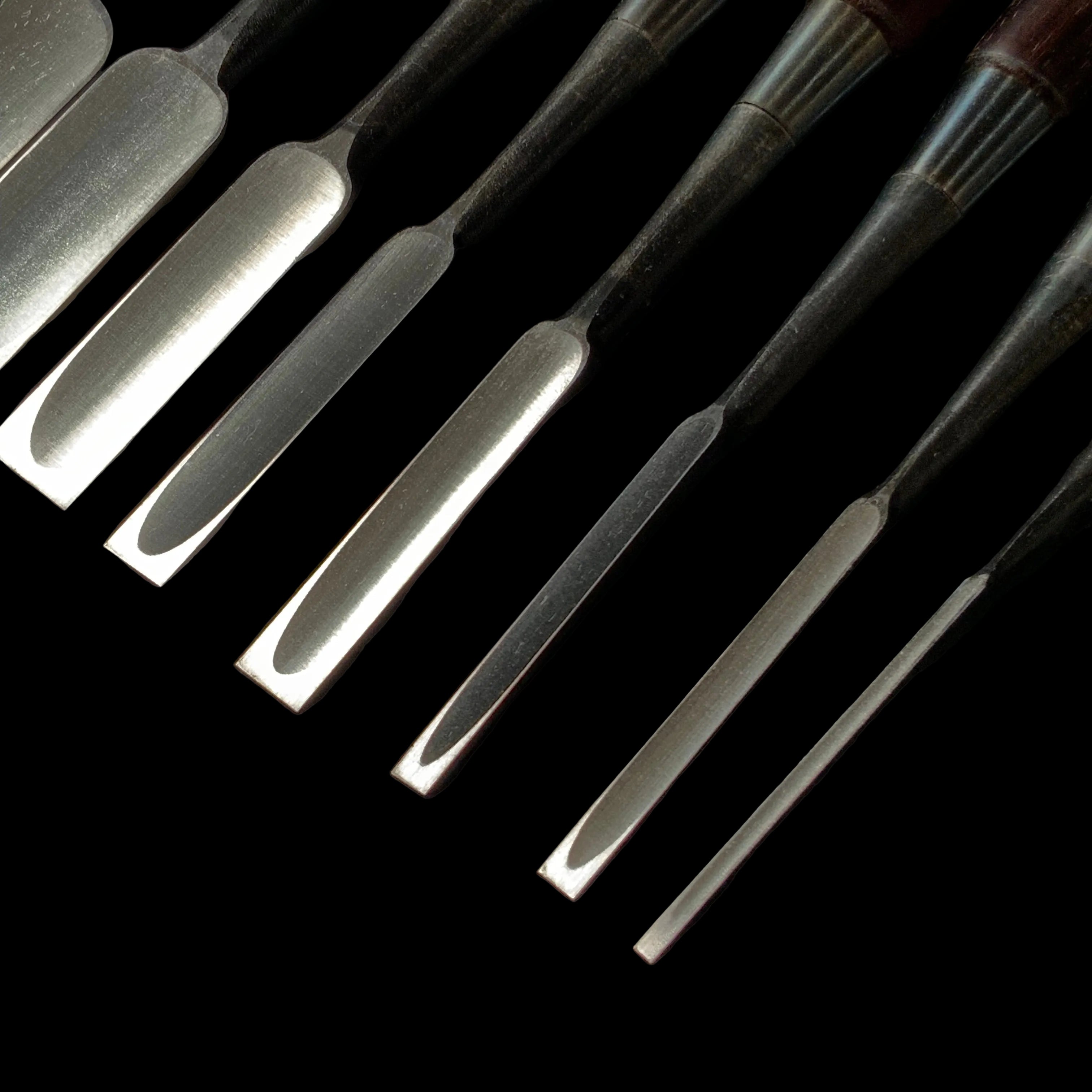 宗家大内 鎬追入組鑿 紫檀柄付    Ouchi Dovetail chisels set by Ouchi 4th generation