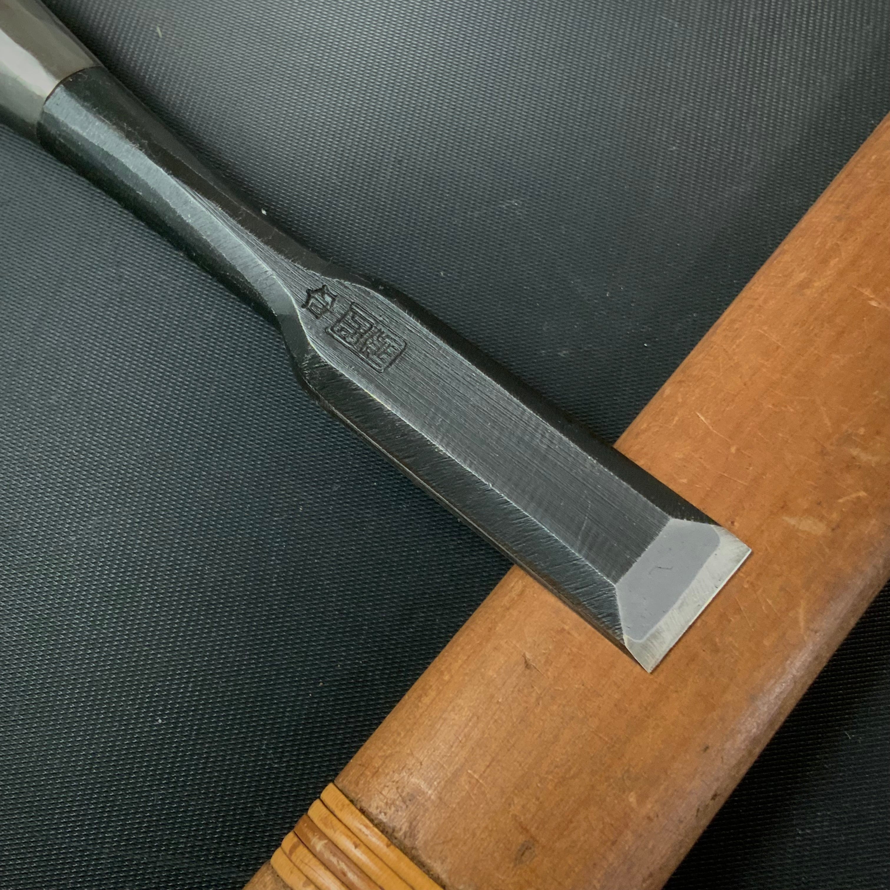 Tasai Fusetsu Bench chisels (Oirenomi) with blue steel  Takugara 田斎風雪作 追入鑿 拓柄 18mm