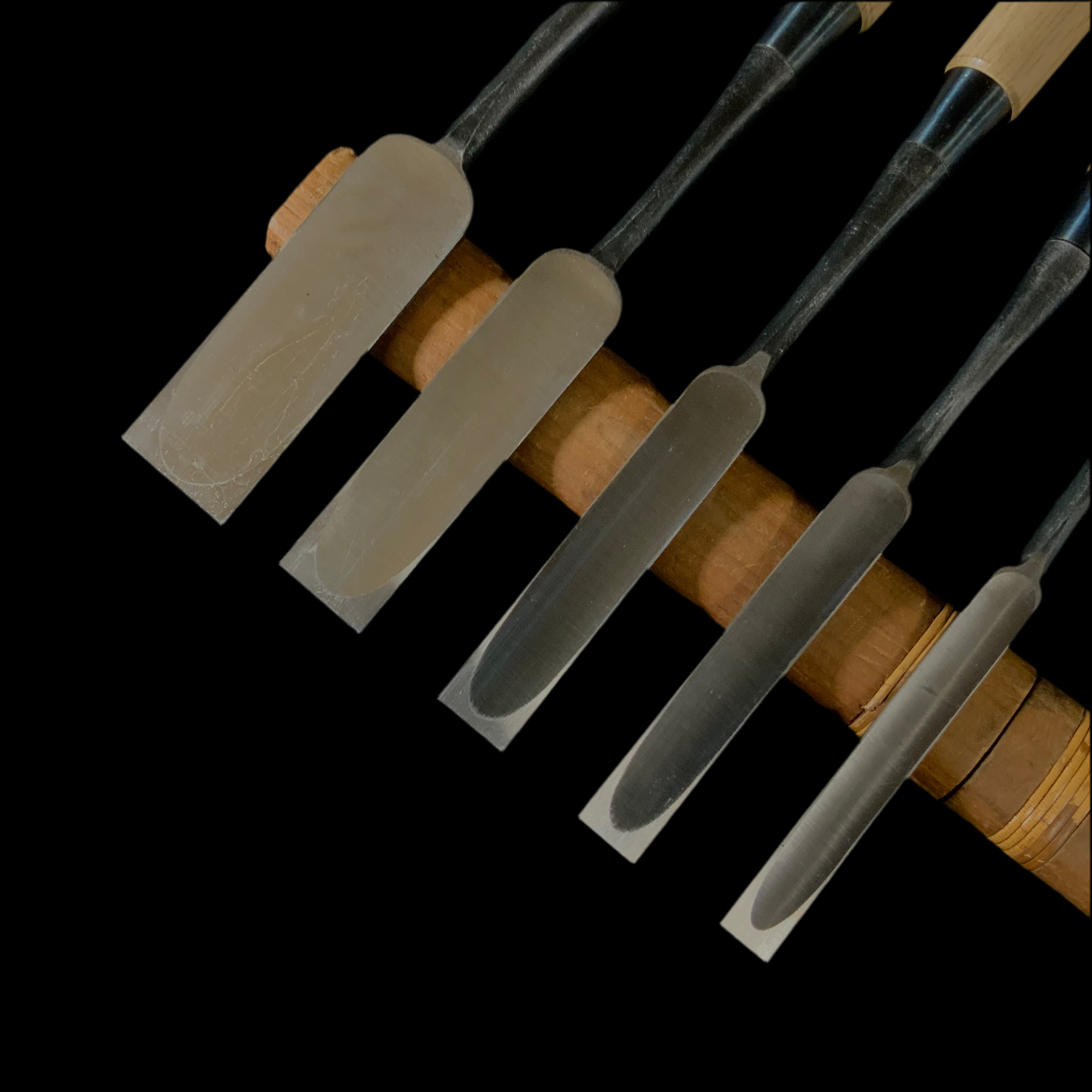 宗家大内 面取薄鑿 5本組   Ouchi Paring chisels Set (Usunomi) with white steel