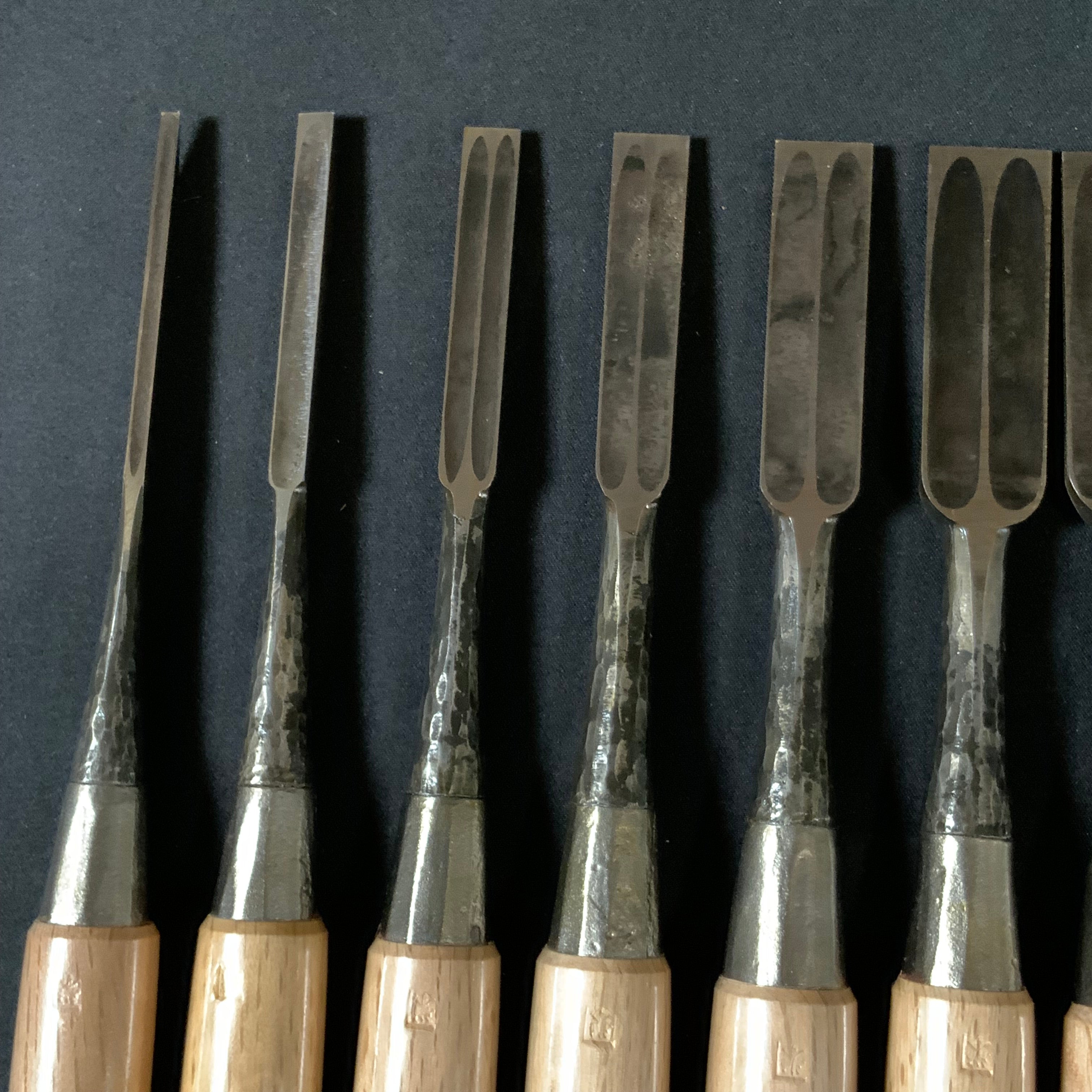 Old stock #2 Kunikei Triple Ura Bench chisels set by Ikeda Yoshiro hammering 掘出し物 池田慶郎氏 三代目国慶作 追入組鑿 打出し 三本裏