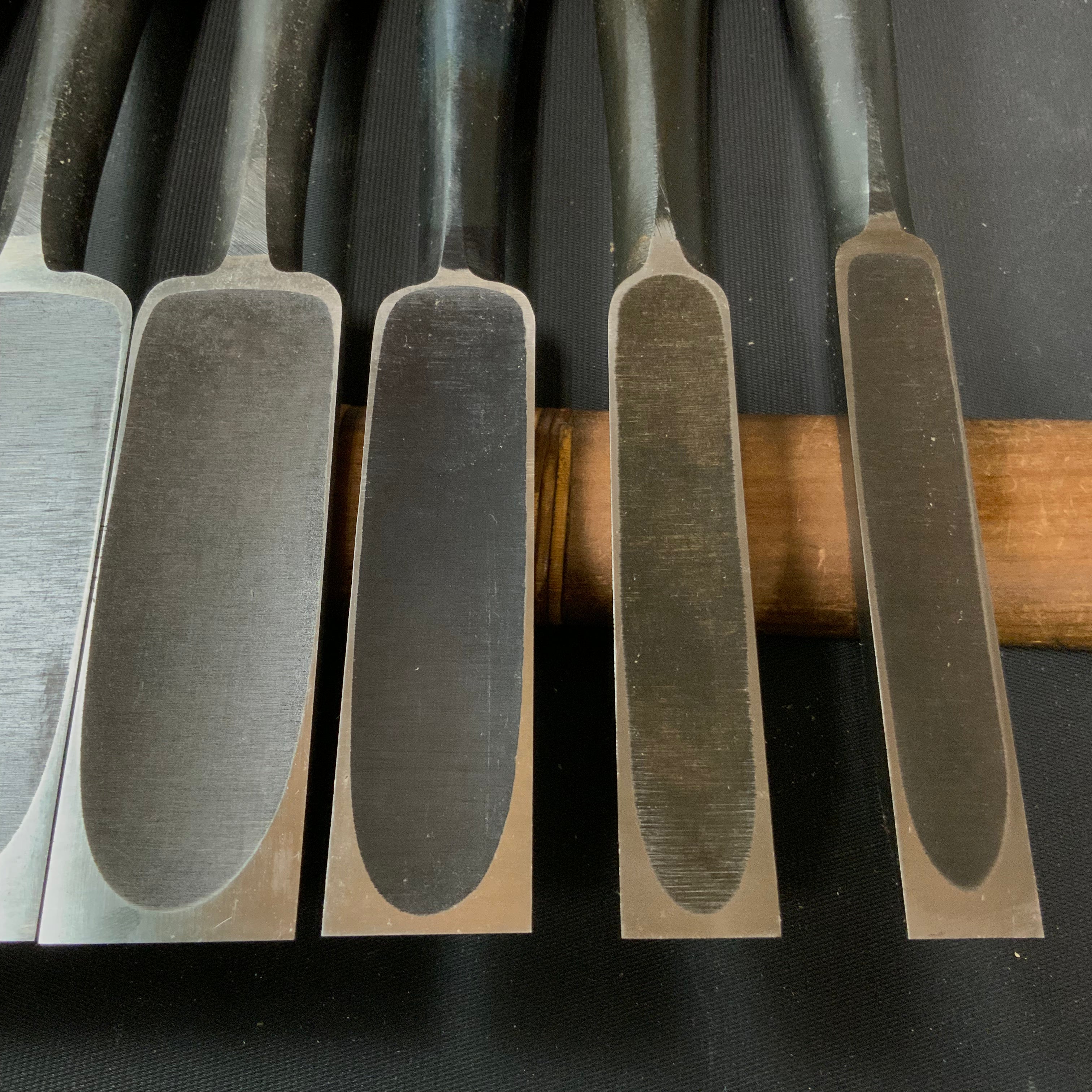 Koshitaka Timber chisels set with White Steel  越孝  厚鑿  七本組  Atsunomi