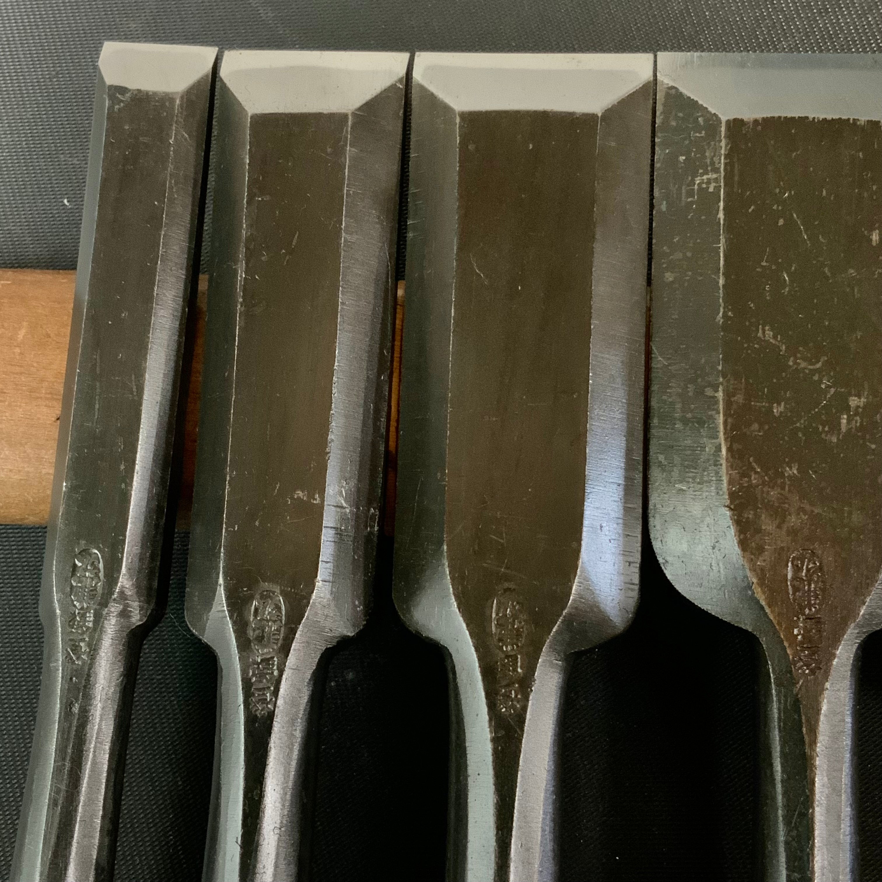 Old Stock Kanehiro Timber chisels 6piece set    /     掘り出し物　兼弘 叩鑿  6本組