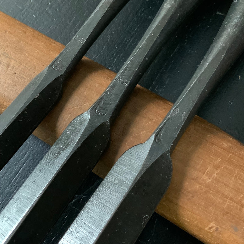 Ioroi Dovetail Paring chisels with white steel by Ioroi Hideo  五百蔵秀夫作 五百蔵 （シノギ）薄鑿