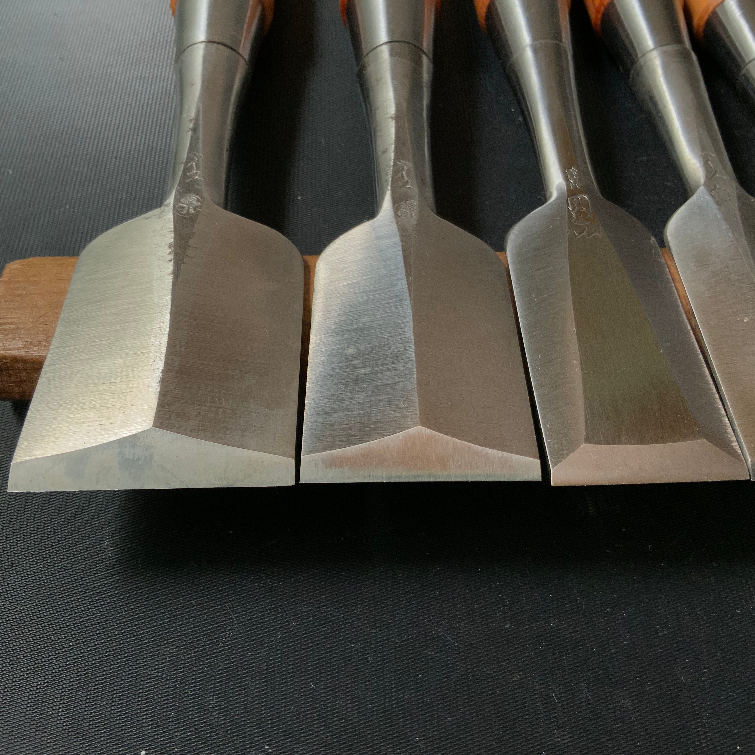Old stock #7 Sukemaru 4th Wholesaler stamp High-Speed Steel Bench chisels set 掘出し物 四代助丸 問屋銘 ハイス鋼追入組鑿 Oirenomi