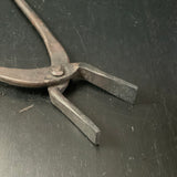 Yatoko Flat Type Traditional Japanese blacksmith tool (pliers)   矢床 火造箸 平 450ｍｍ